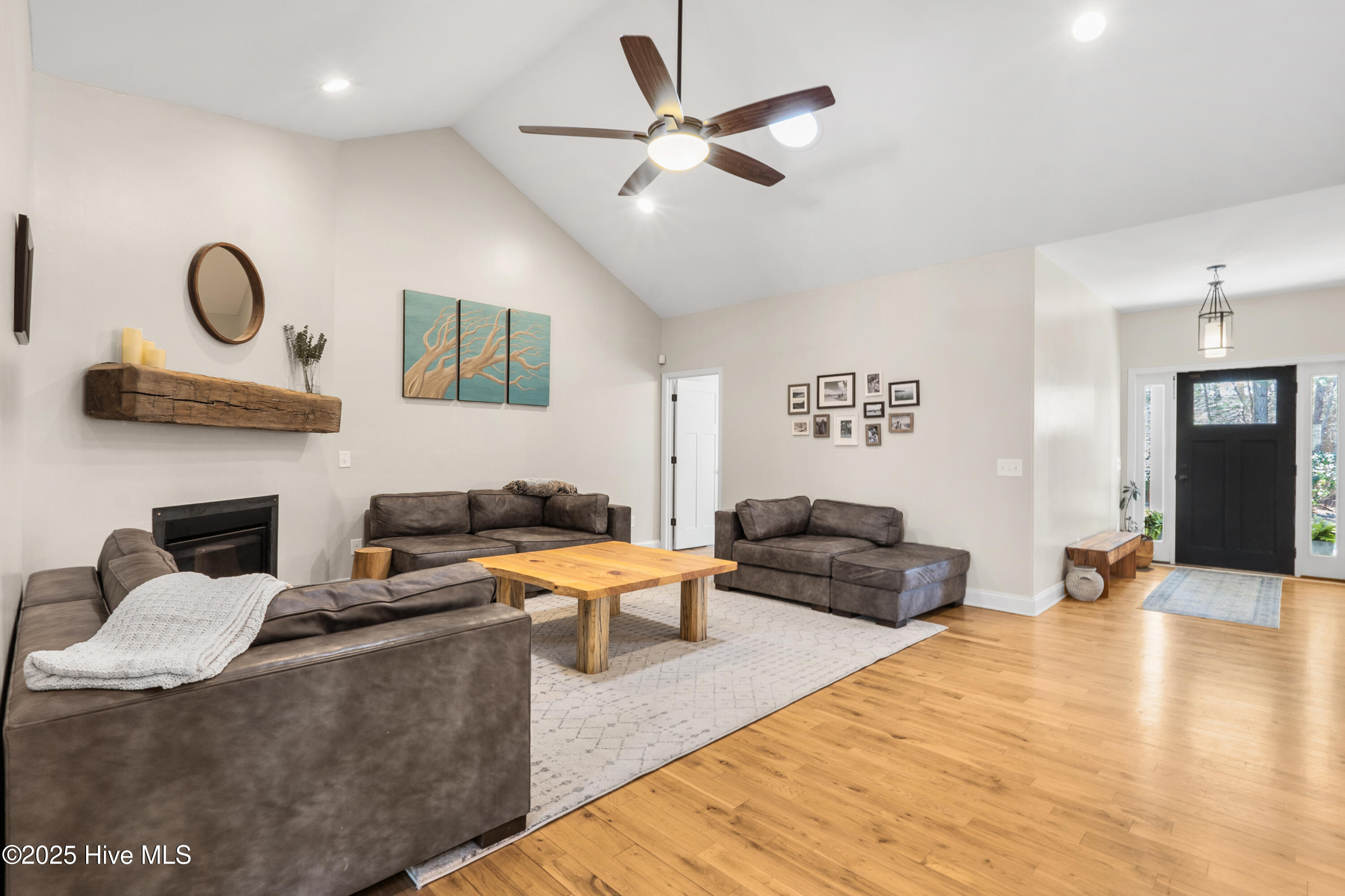 303 Queens Cove Way