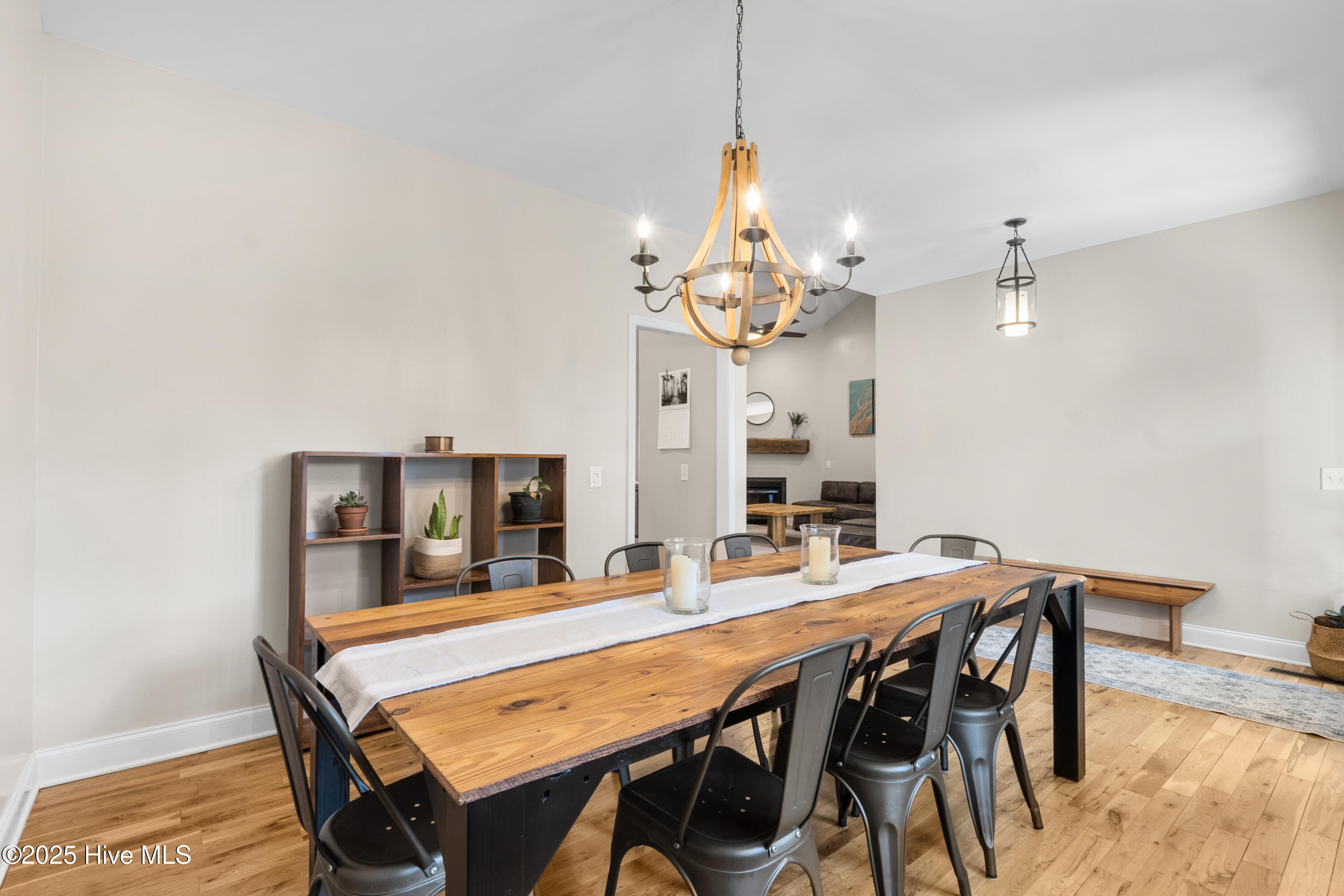 303 Queens Cove Way