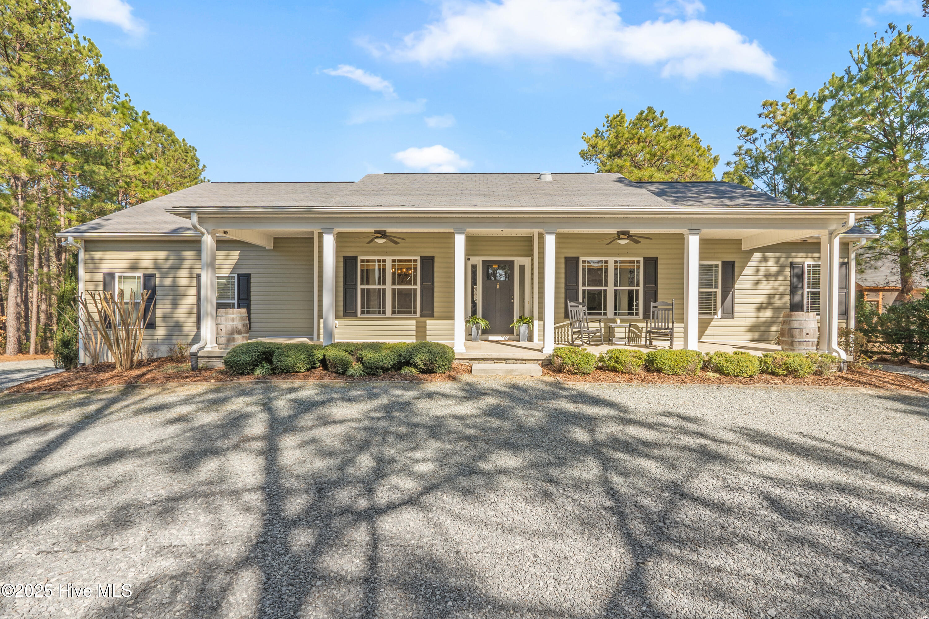 303 Queens Cove Way