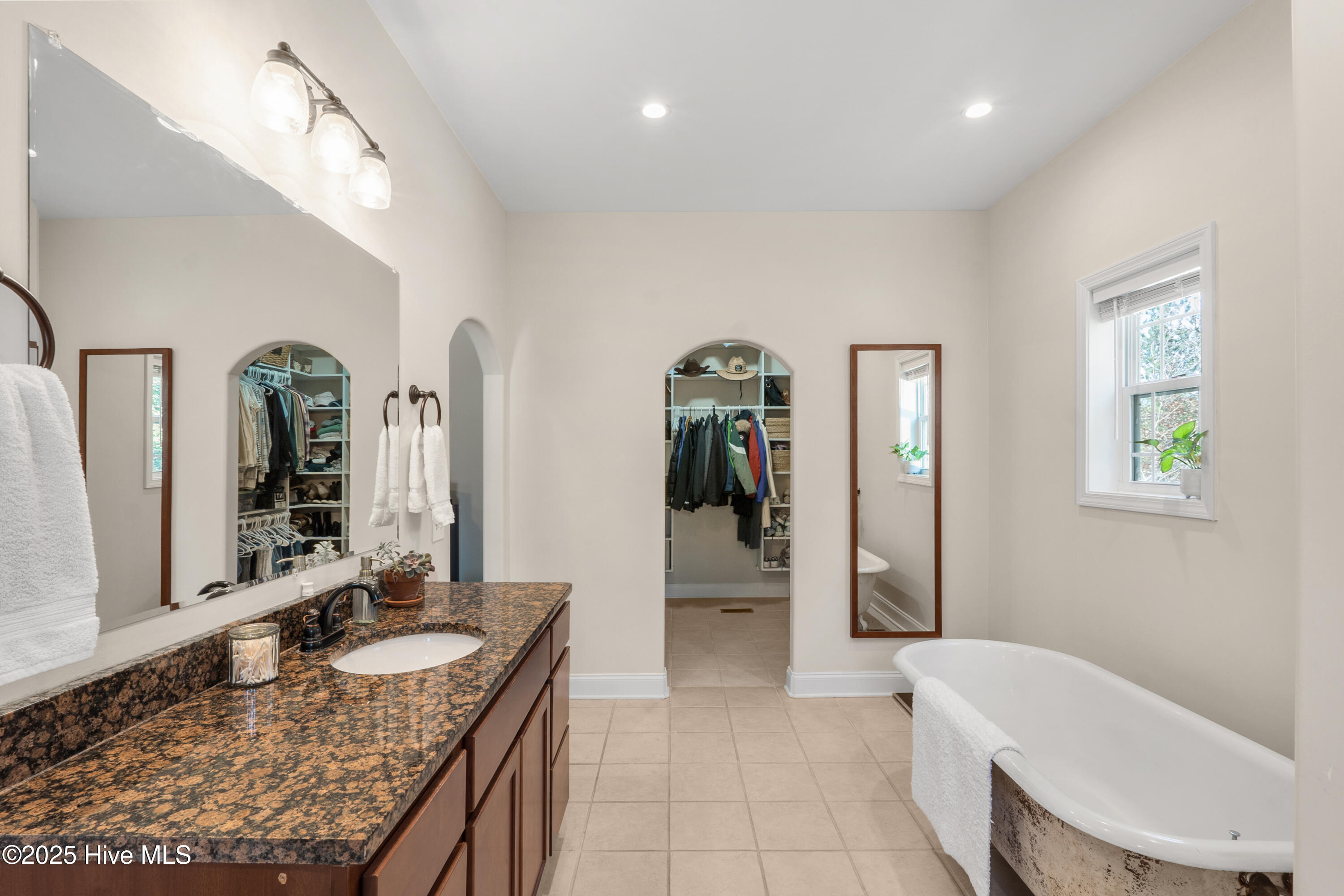 303 Queens Cove Way