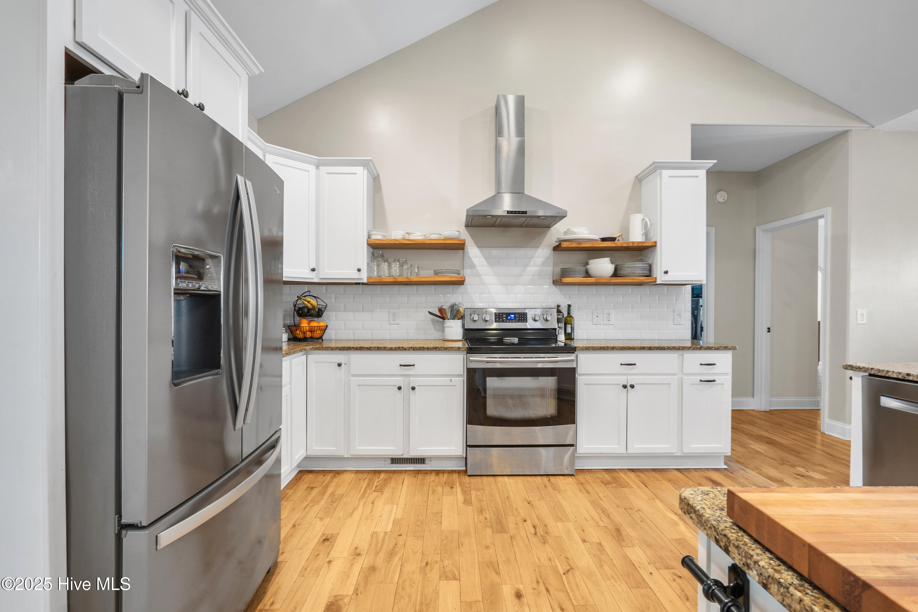 303 Queens Cove Way