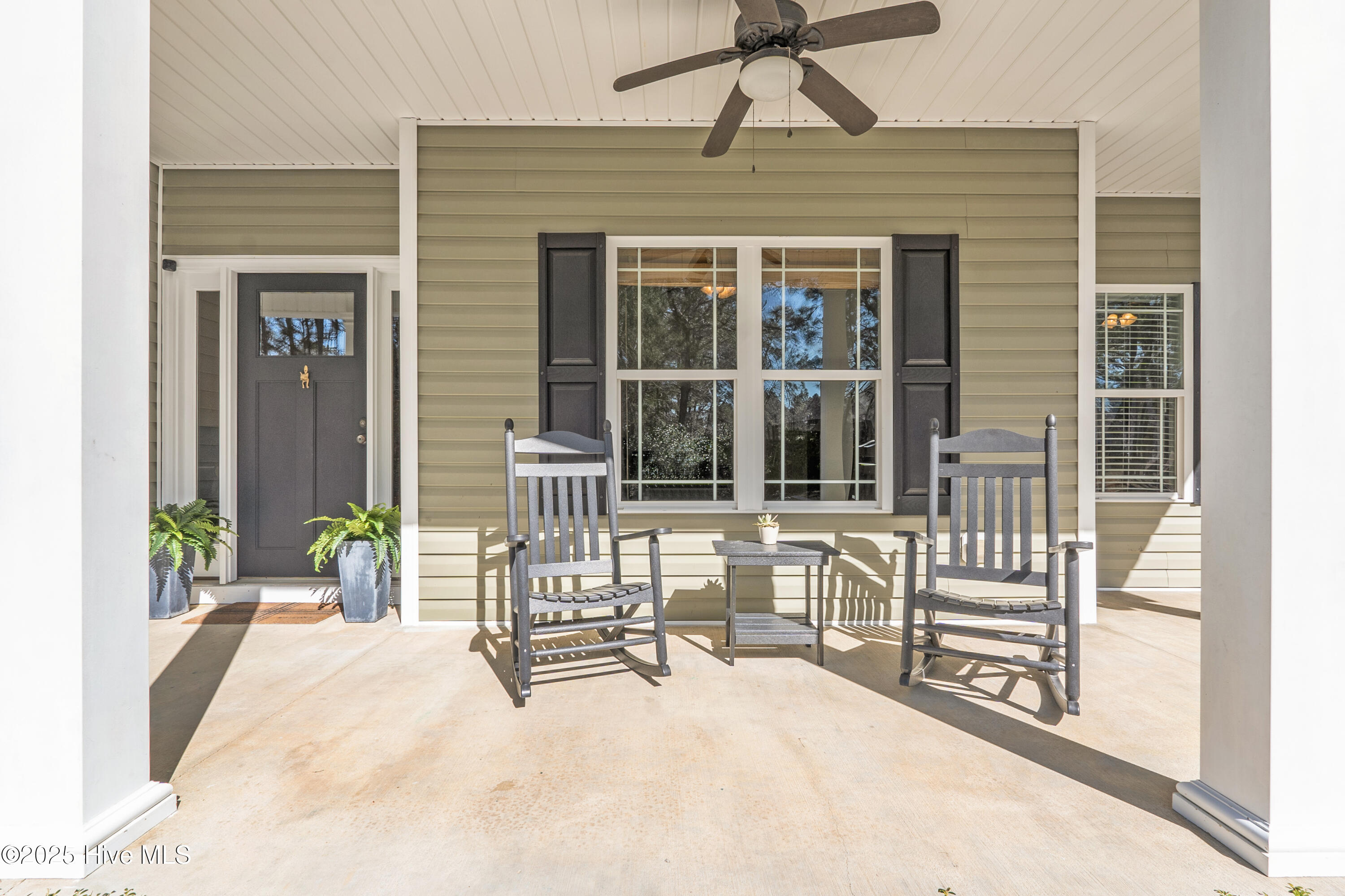 303 Queens Cove Way