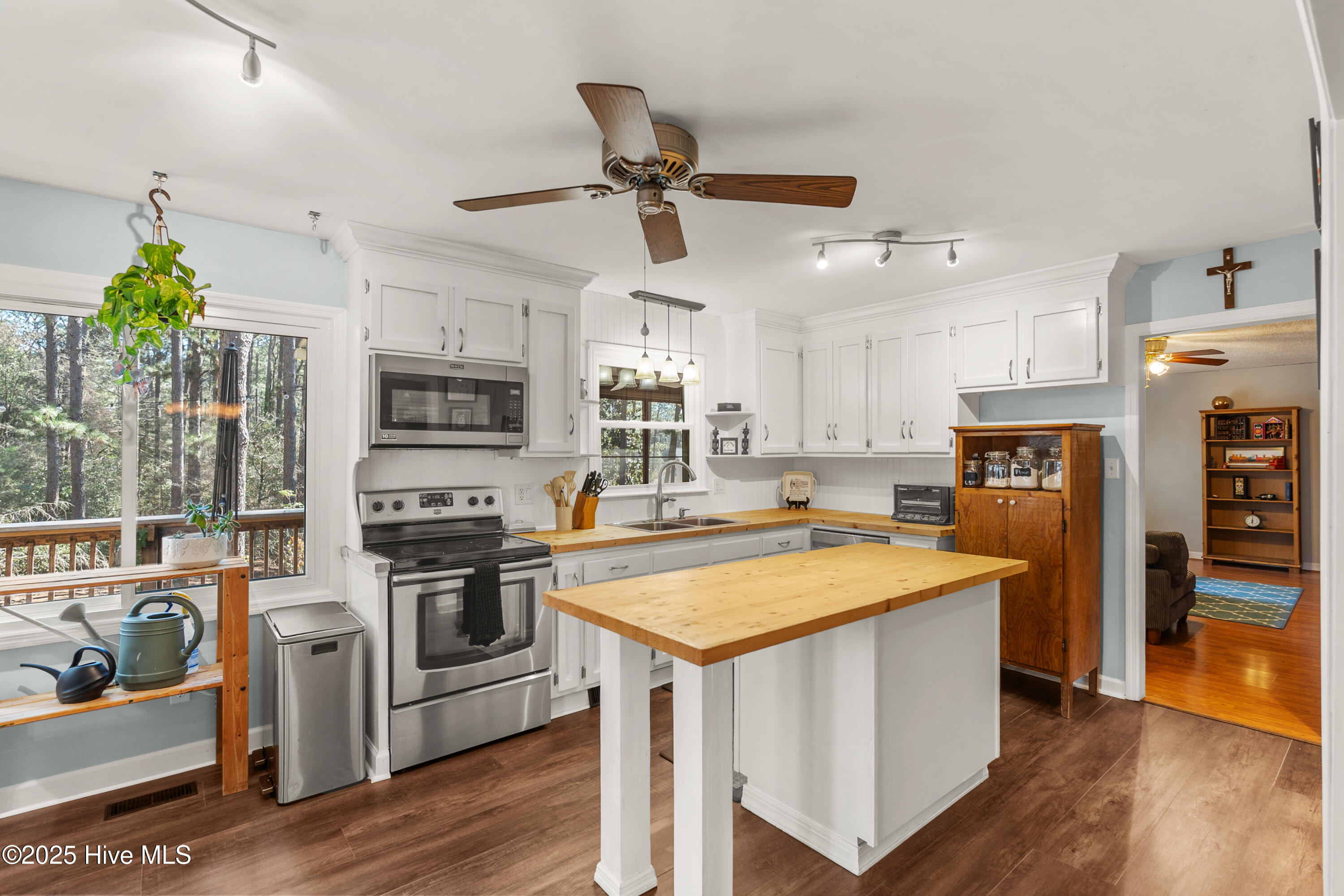 906 Robinwood Road