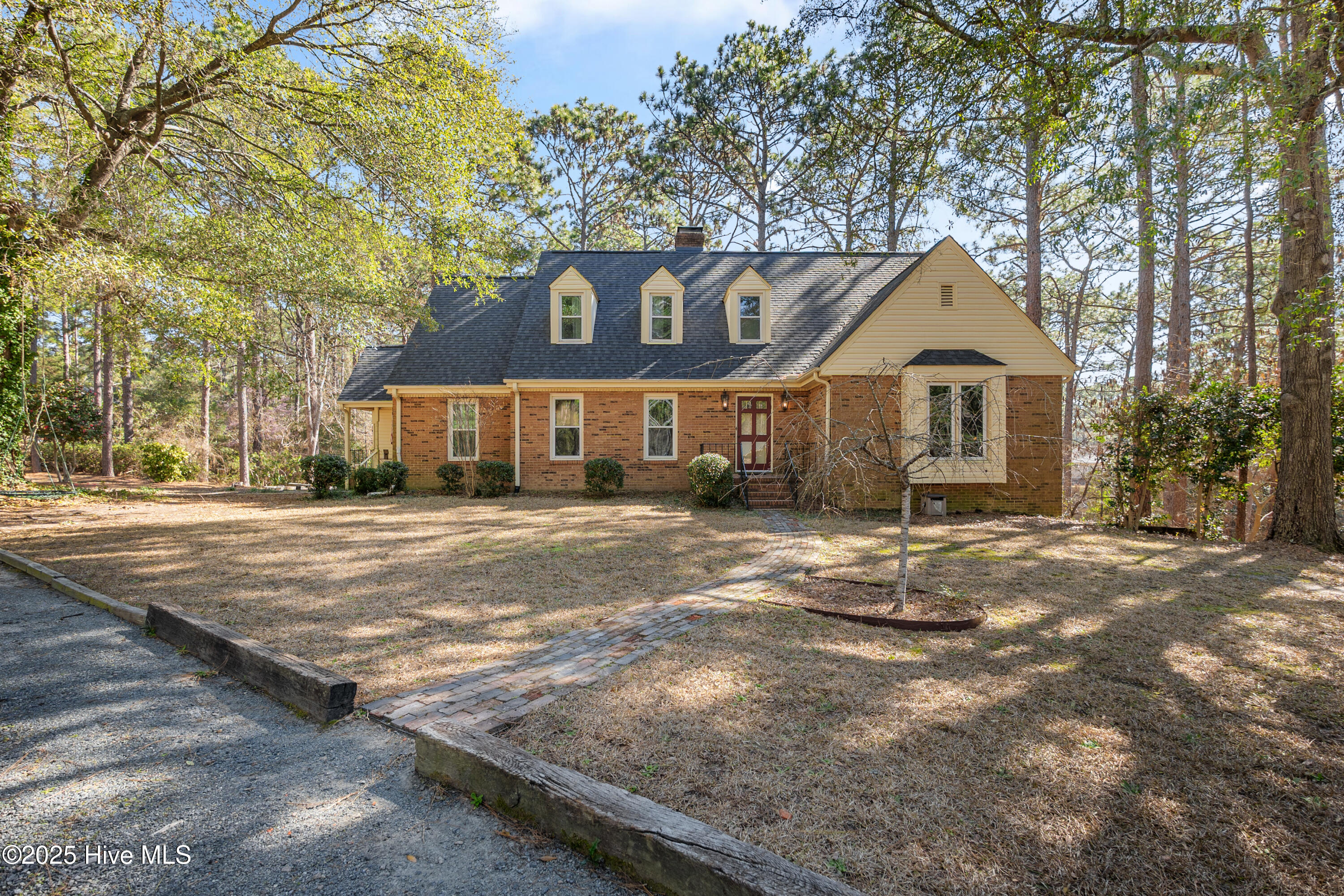 906 Robinwood Road