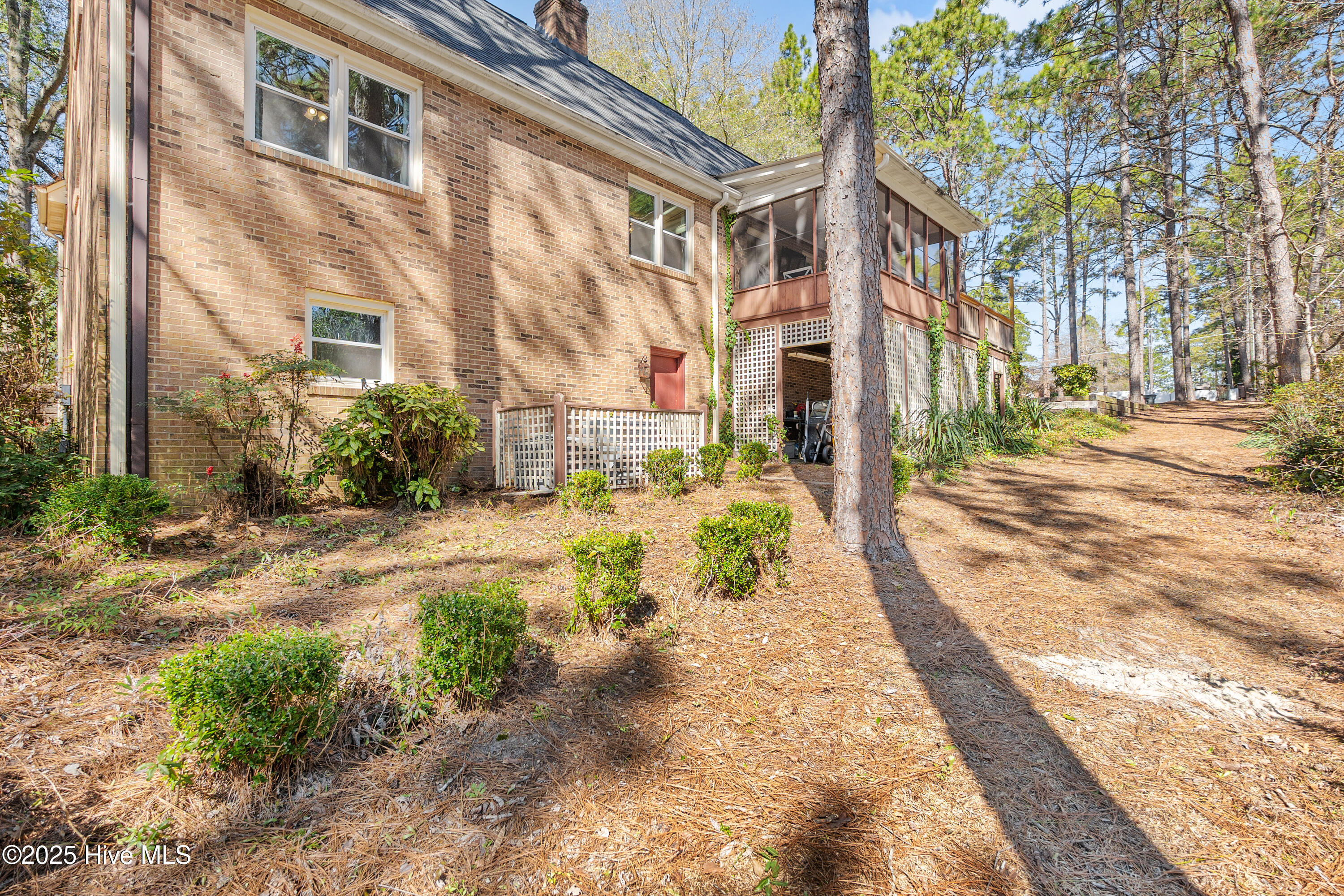 906 Robinwood Road