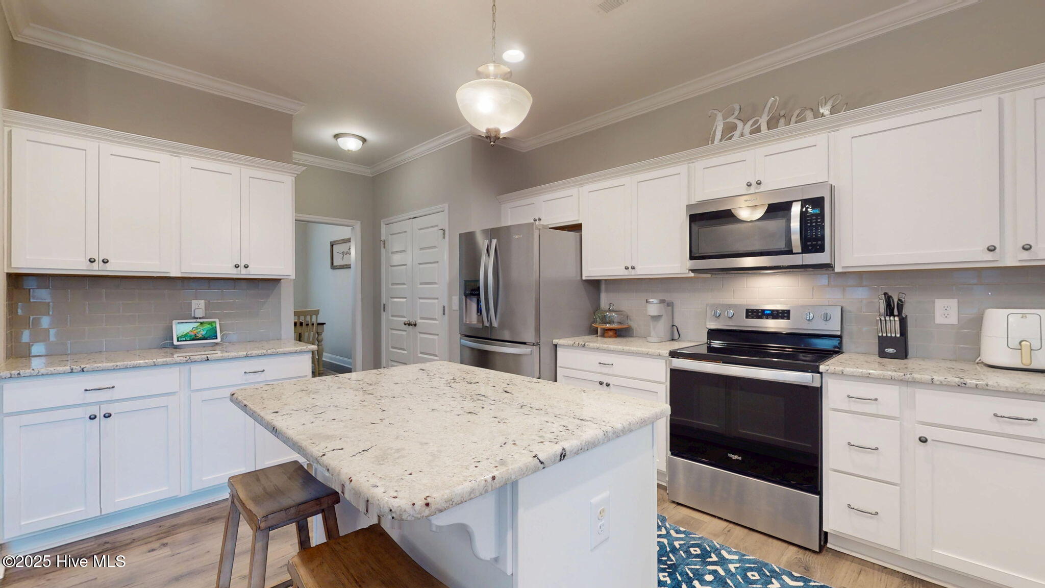 2501 Rhinestone Drive