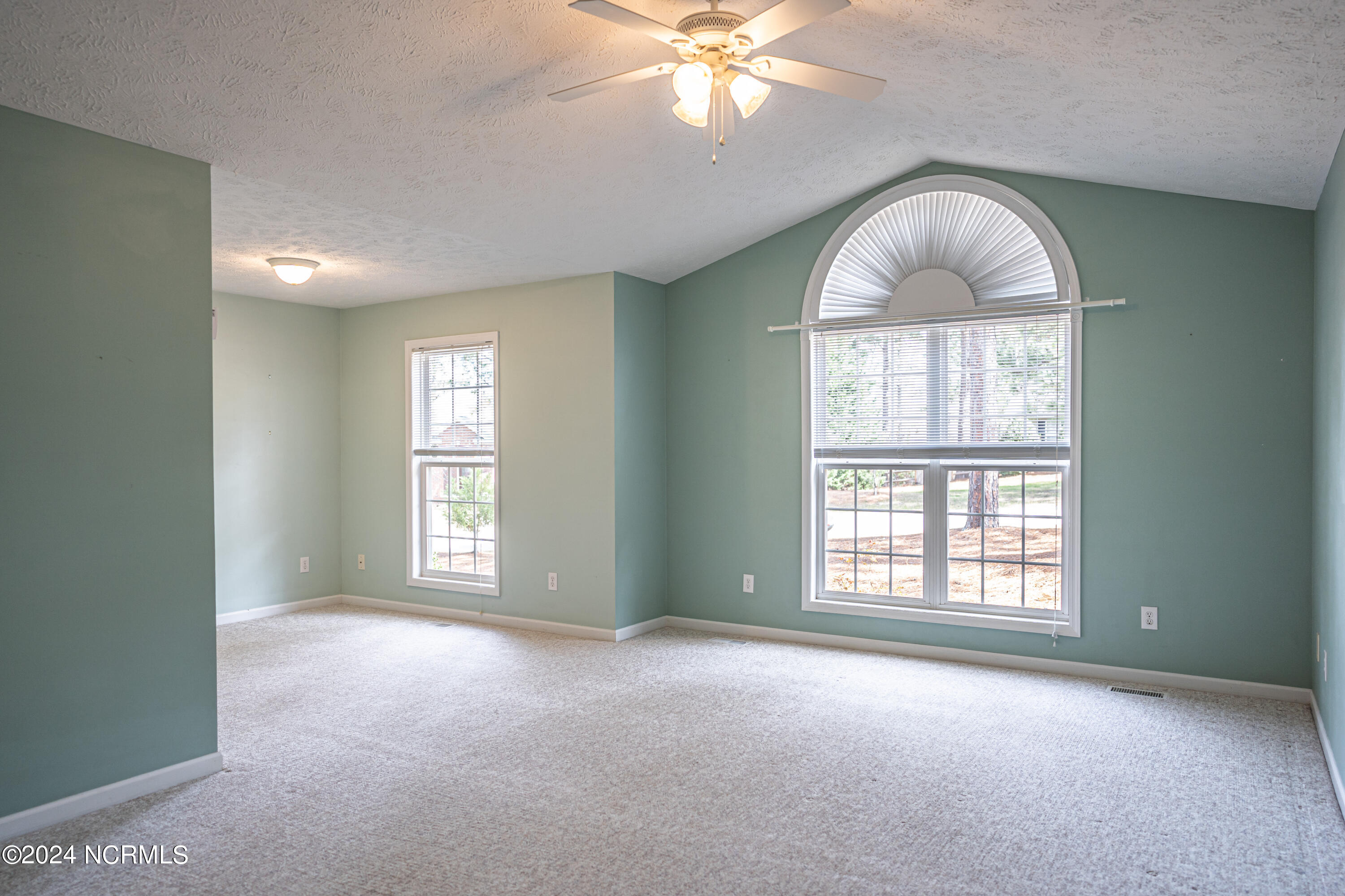 30 Bedford Circle