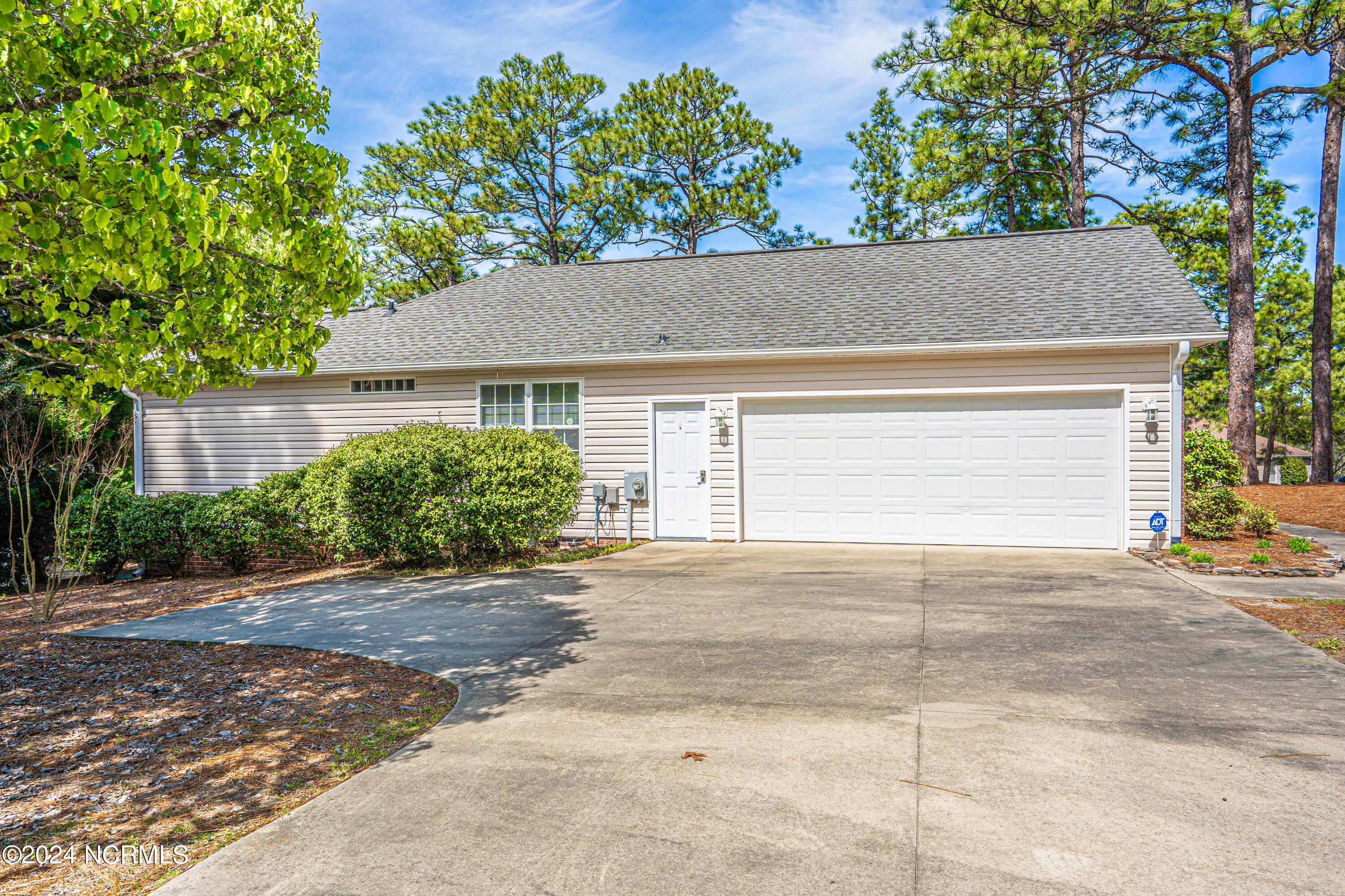 30 Bedford Circle
