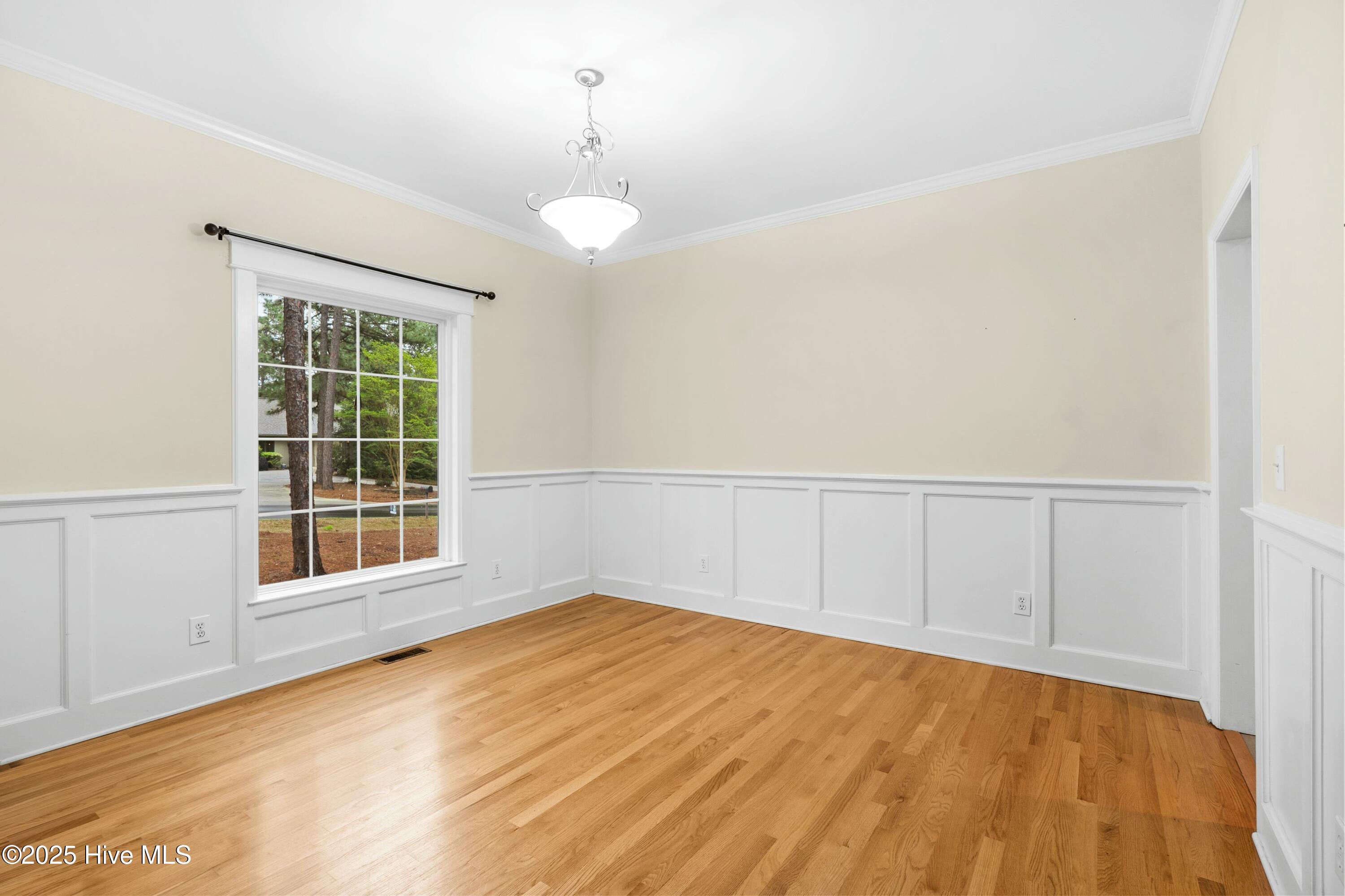 5 Catalpa Lane N