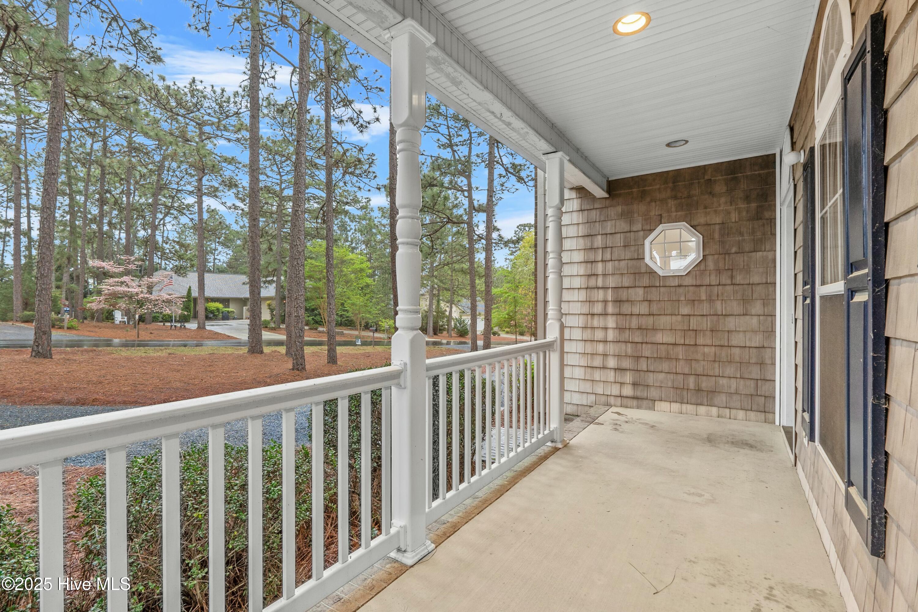 5 Catalpa Lane N