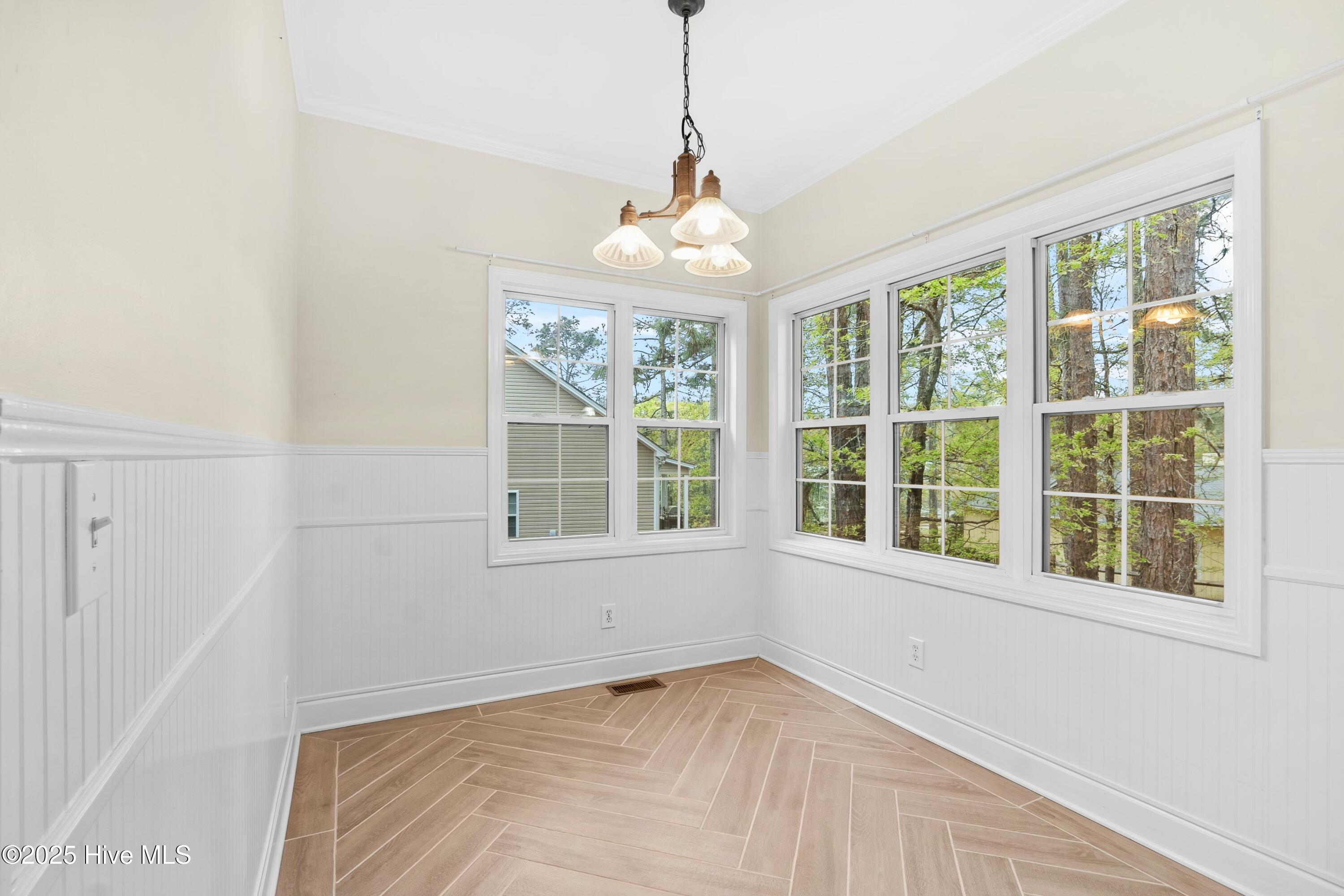 5 Catalpa Lane N