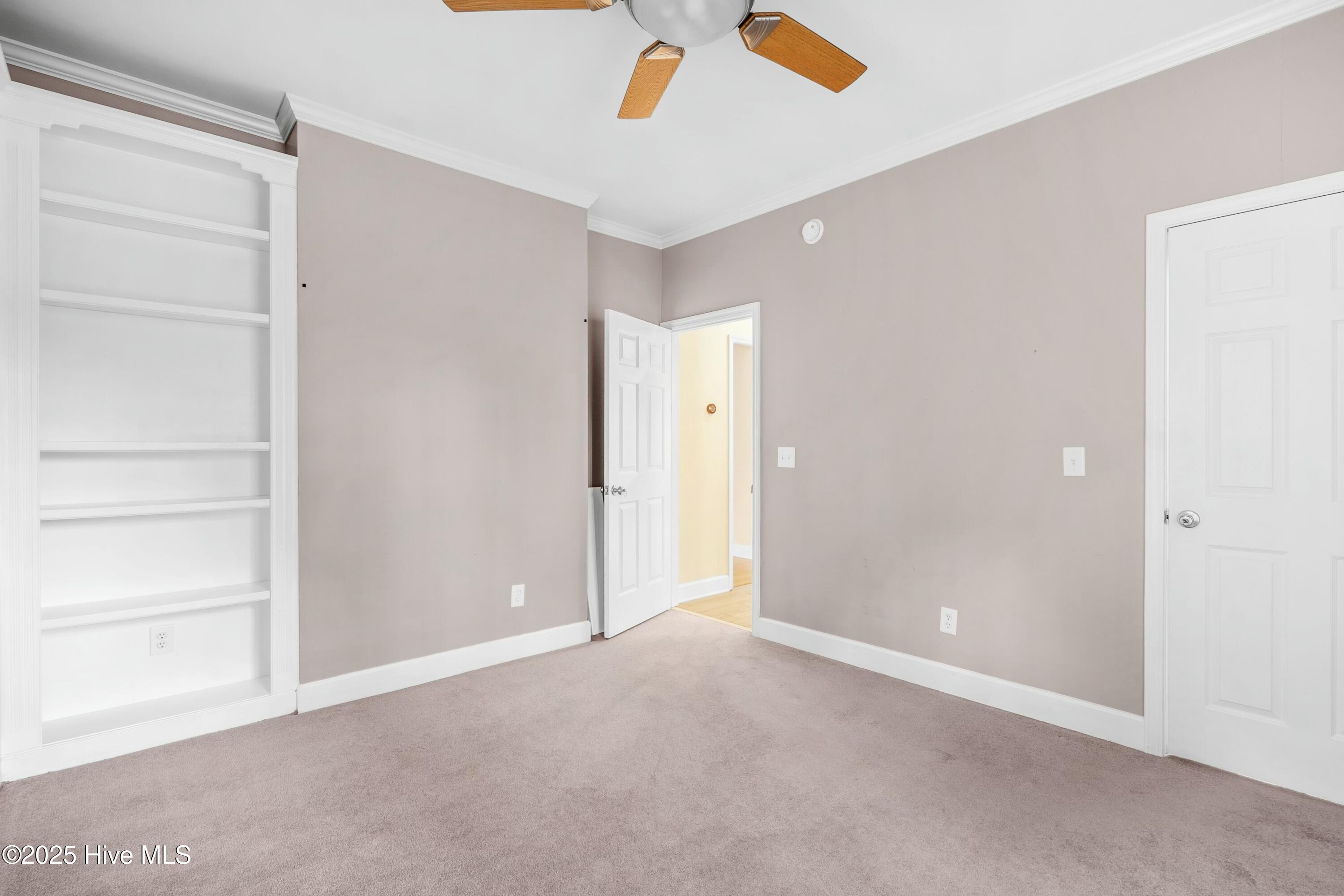 5 Catalpa Lane N