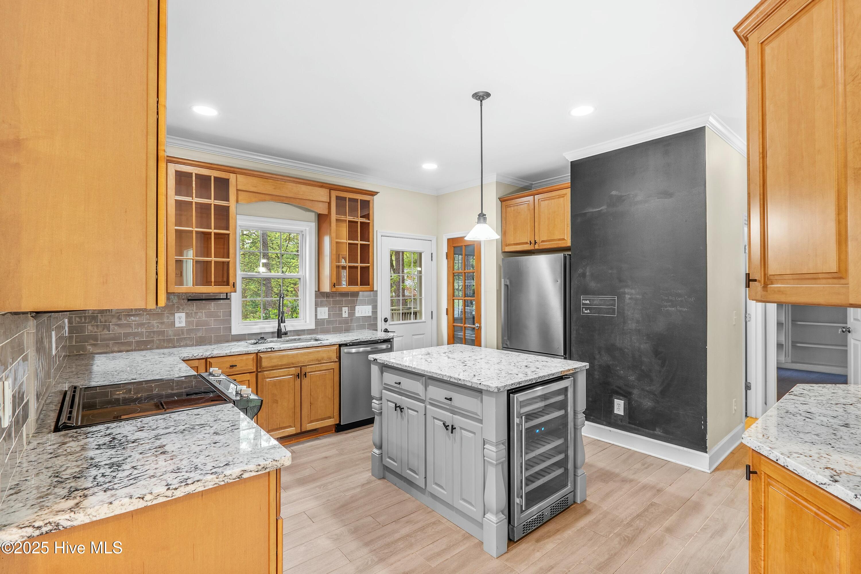 5 Catalpa Lane N