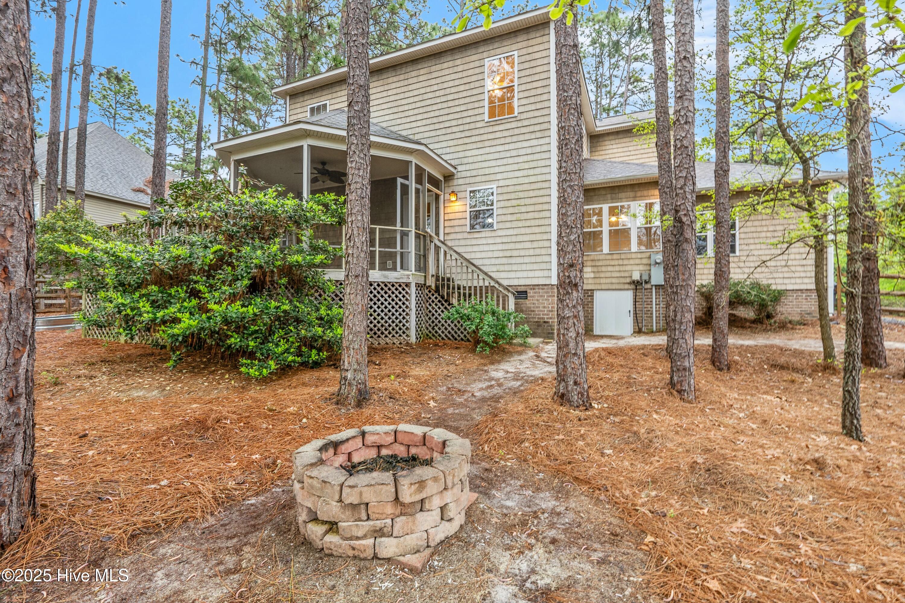 5 Catalpa Lane N