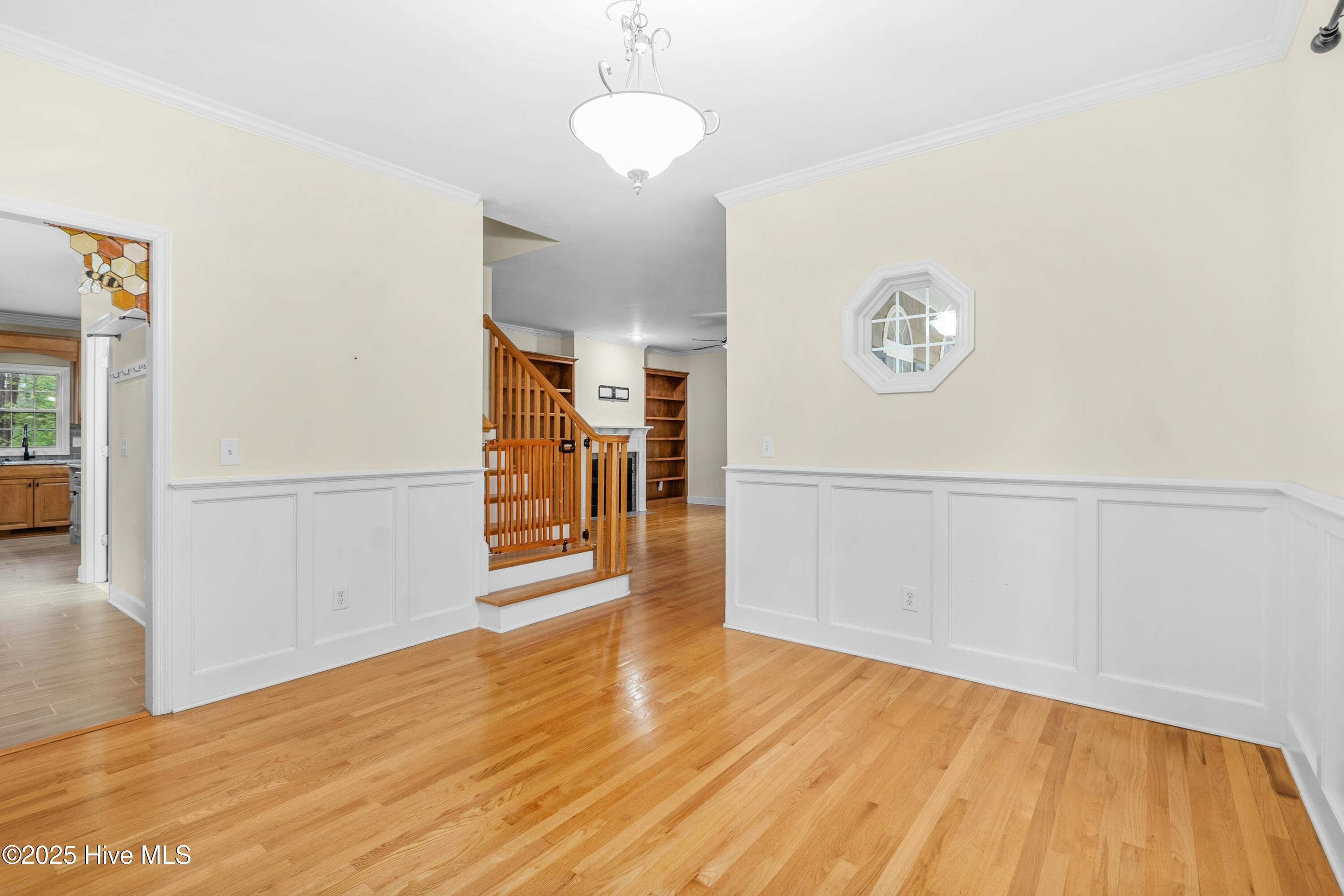 5 Catalpa Lane N