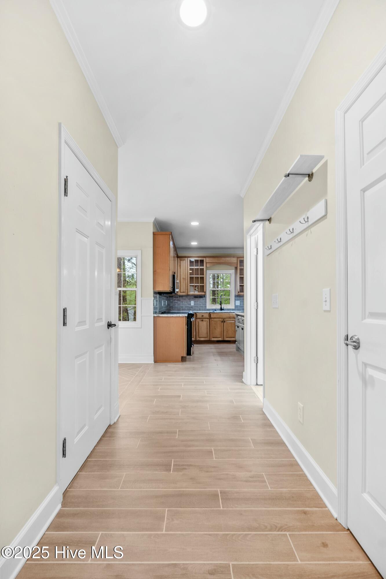 5 Catalpa Lane N
