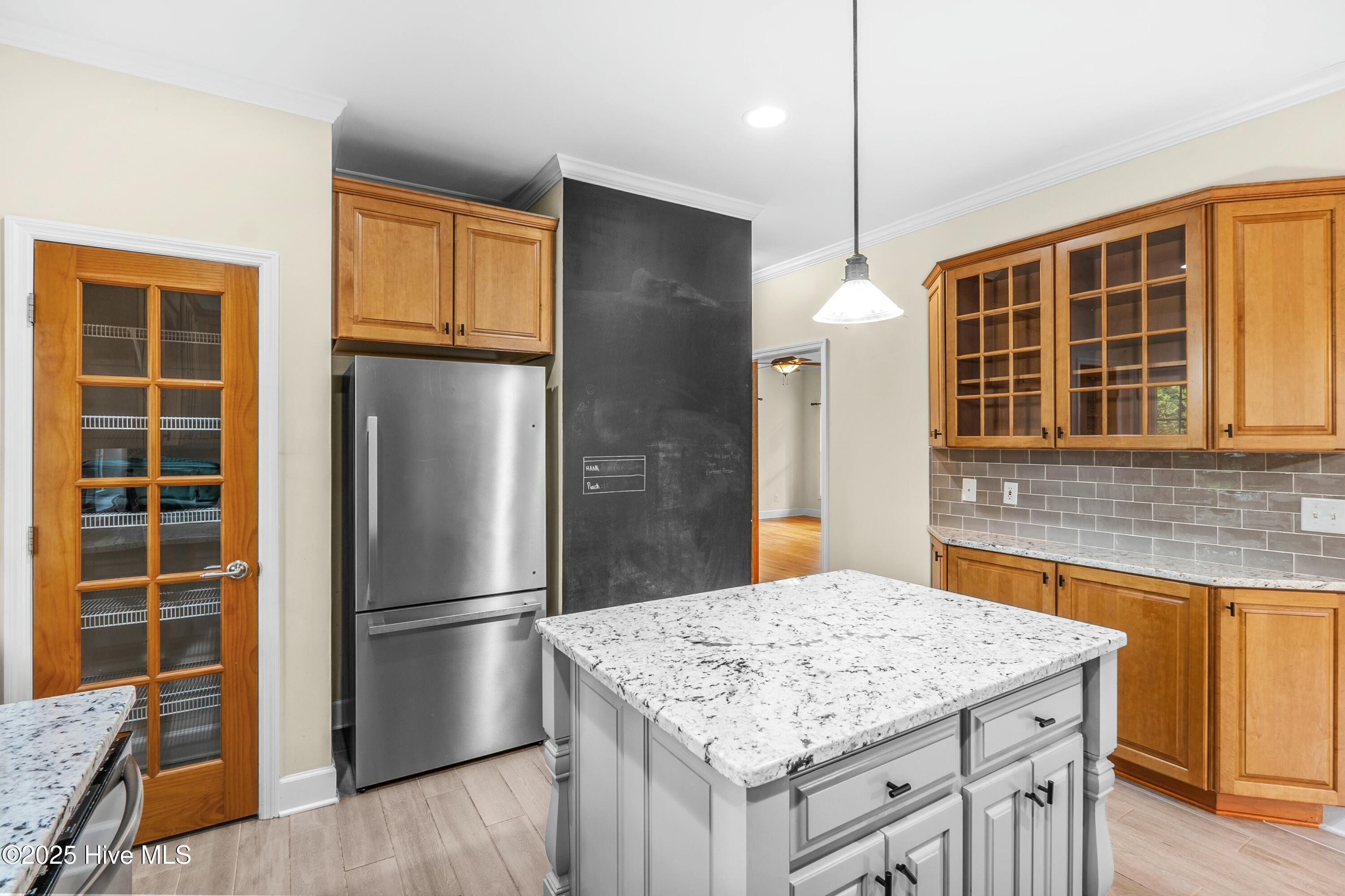 5 Catalpa Lane N
