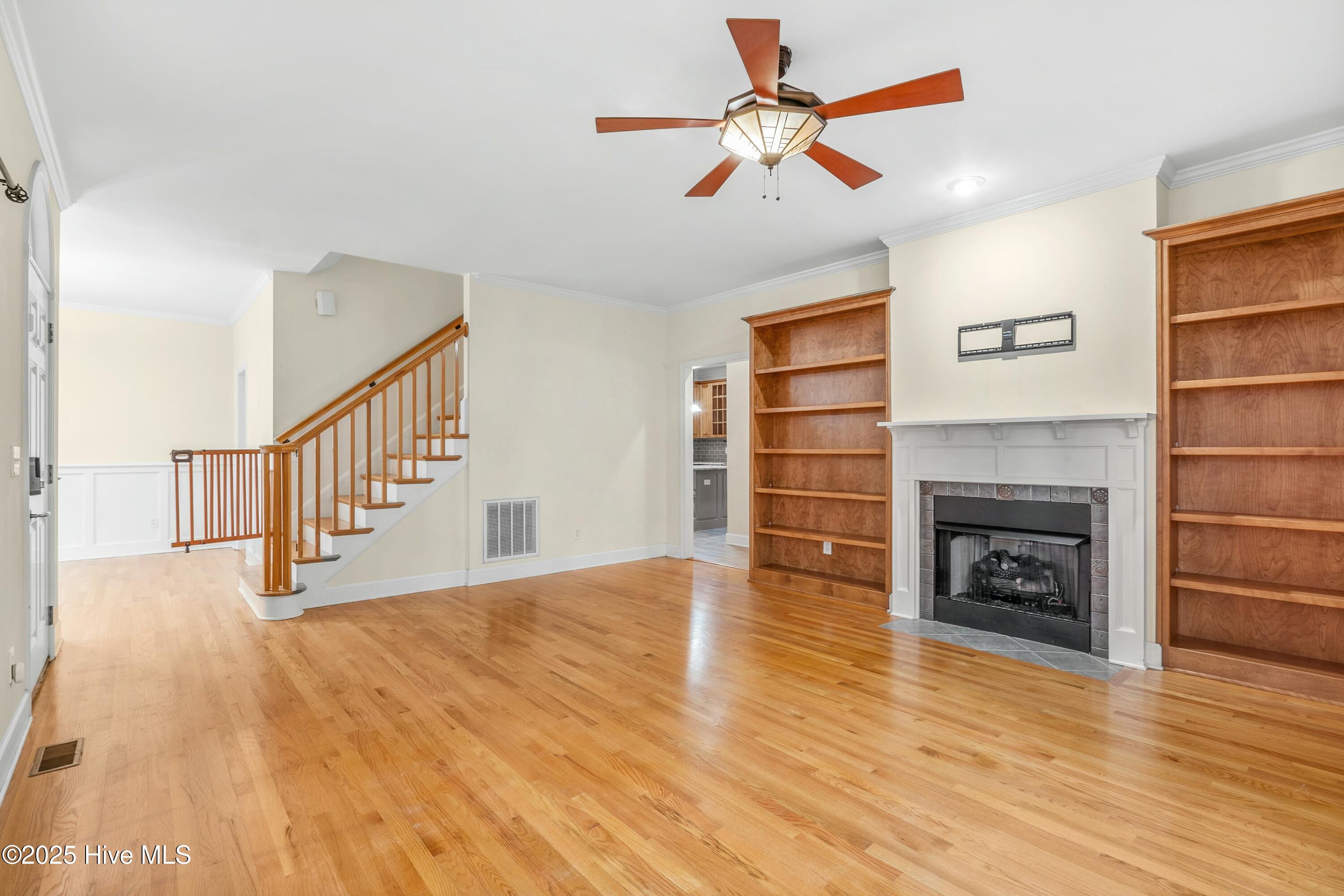 5 Catalpa Lane N