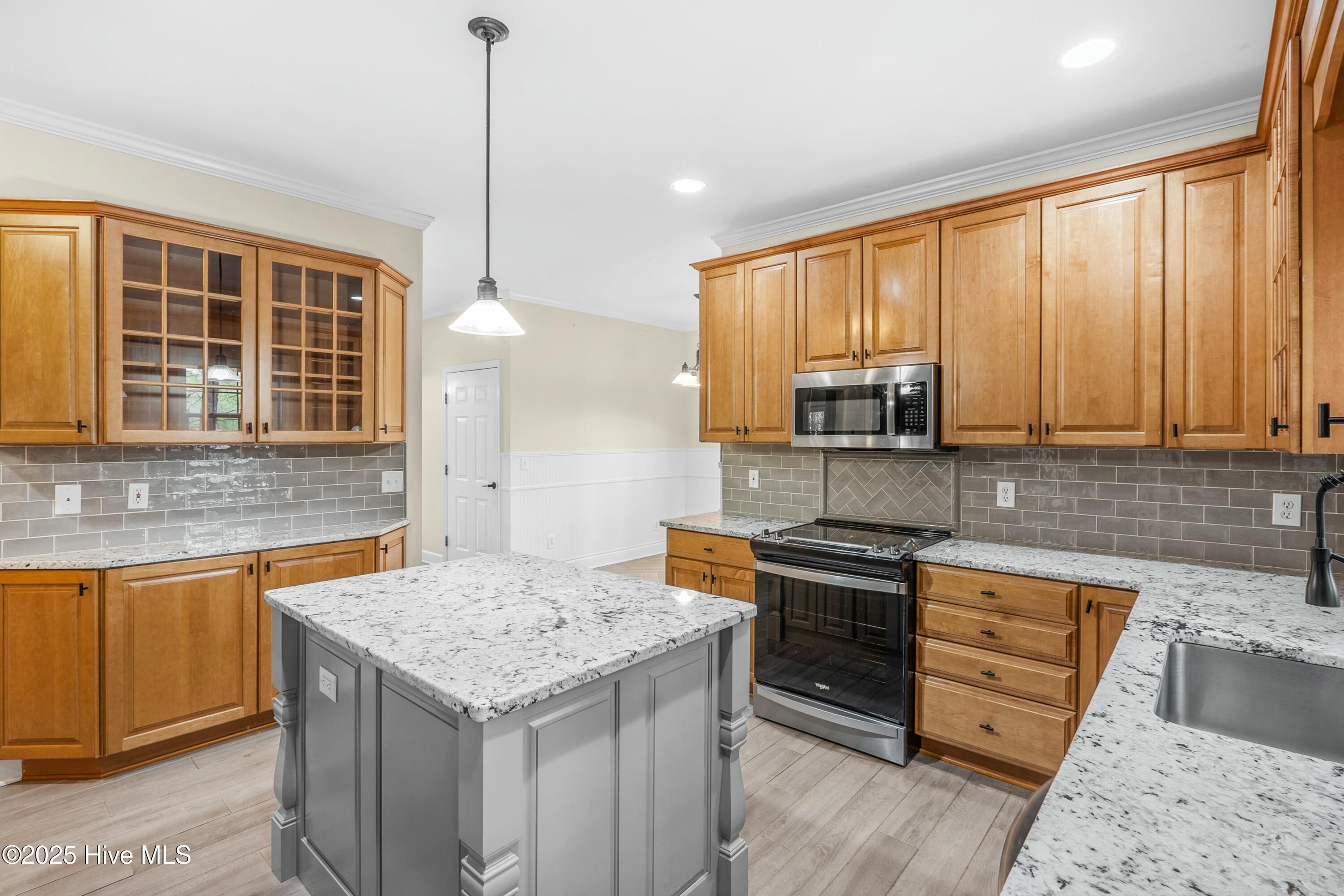 5 Catalpa Lane N
