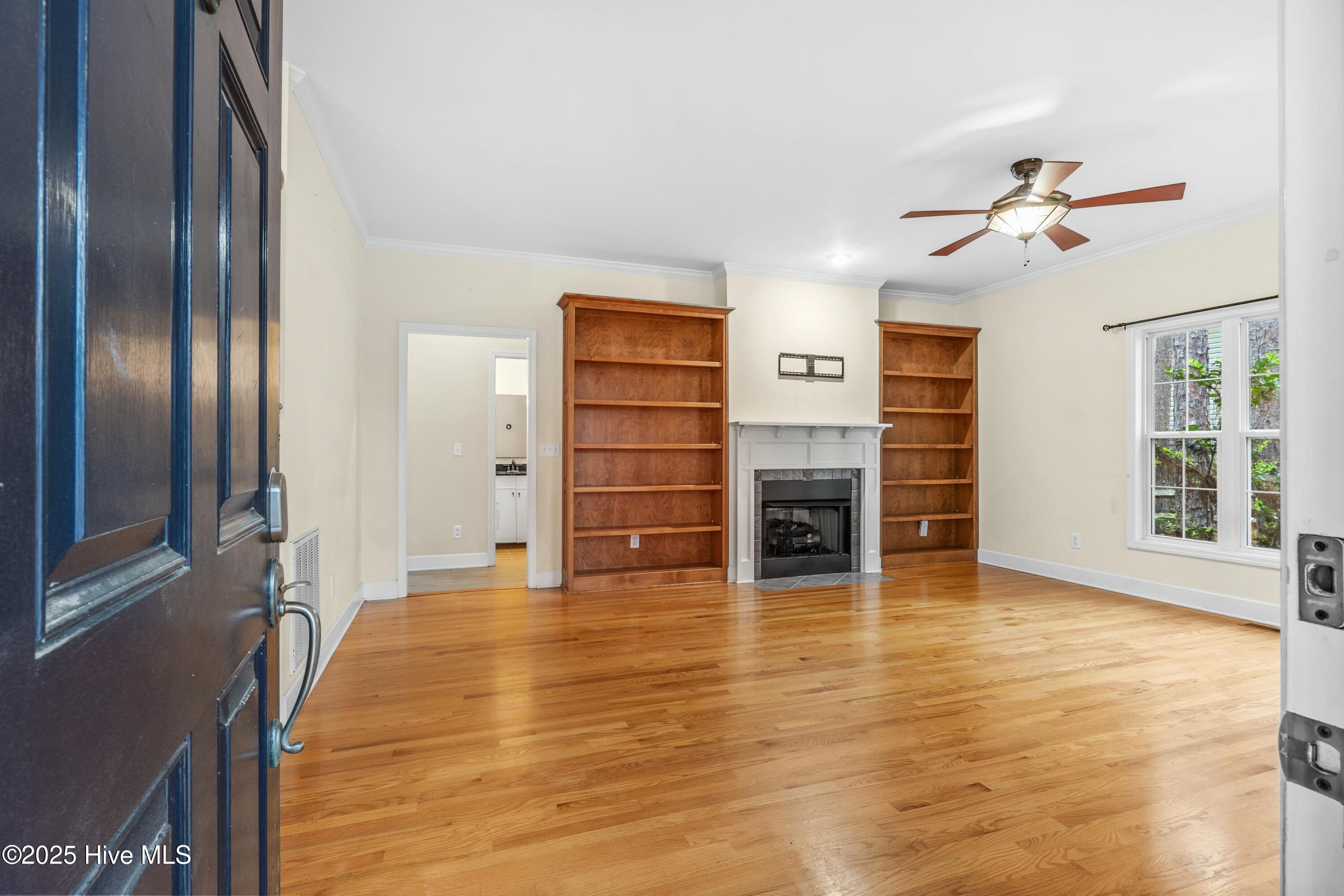5 Catalpa Lane N