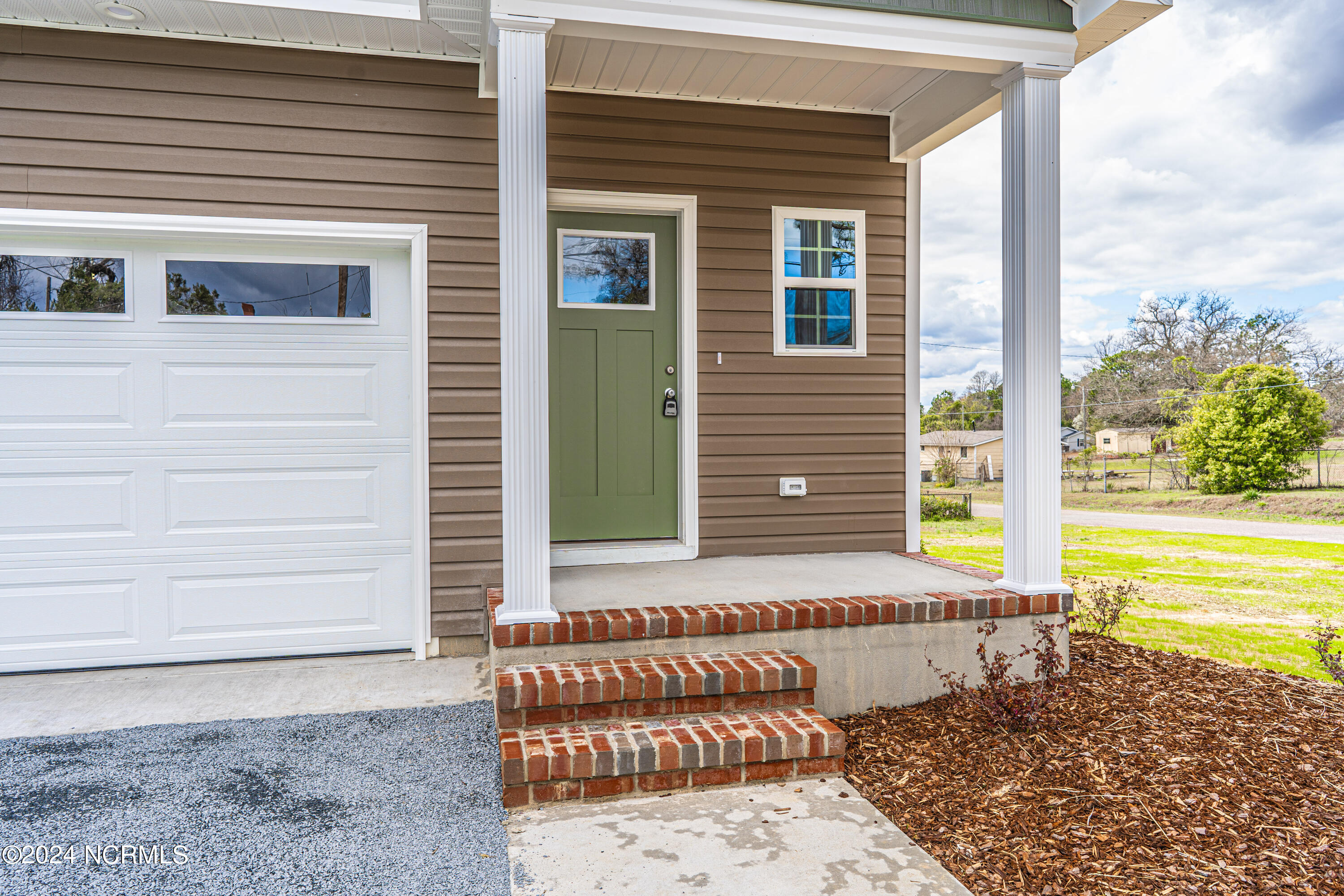 1060 W New York Avenue