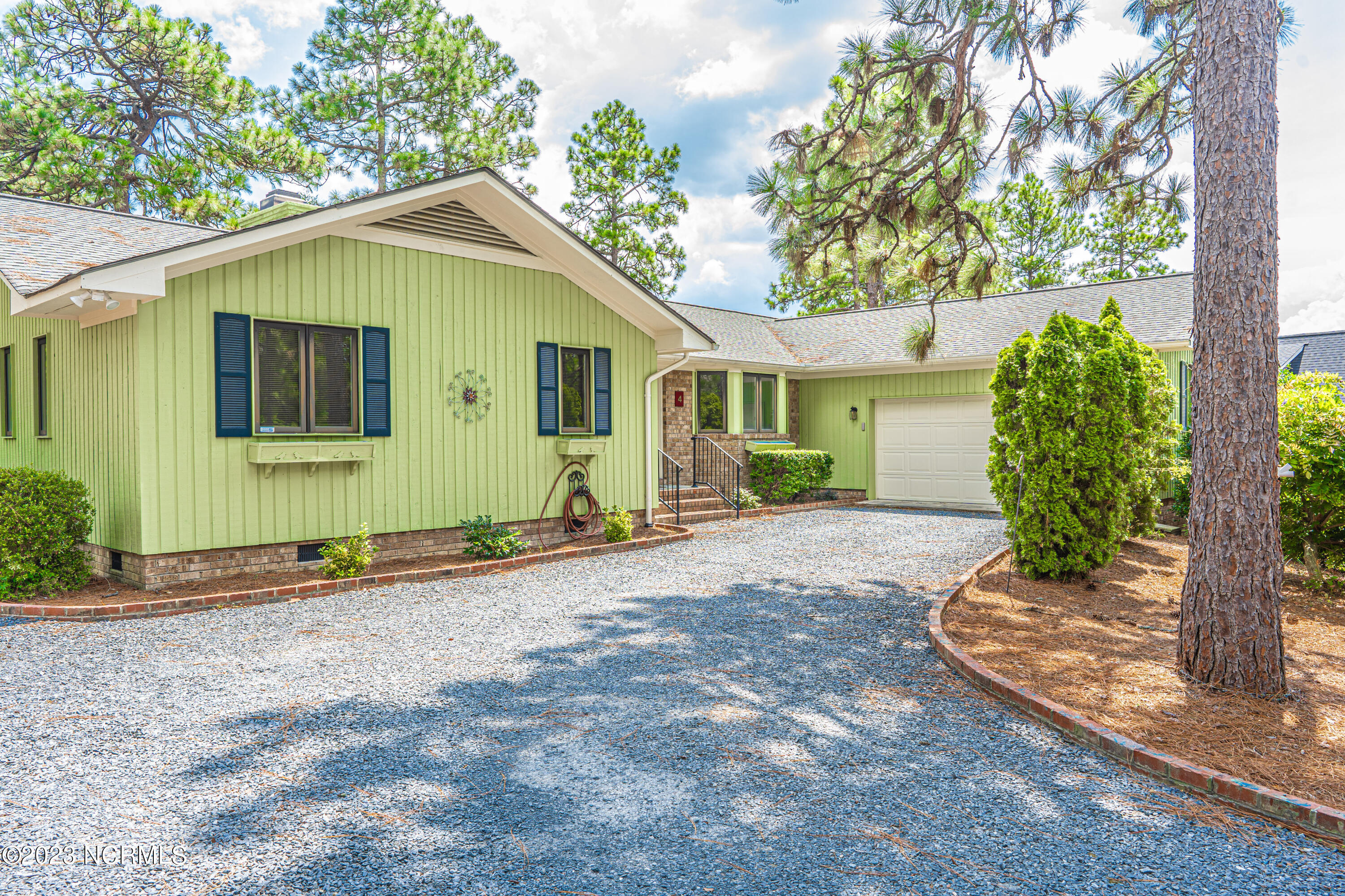 4 Harness Place