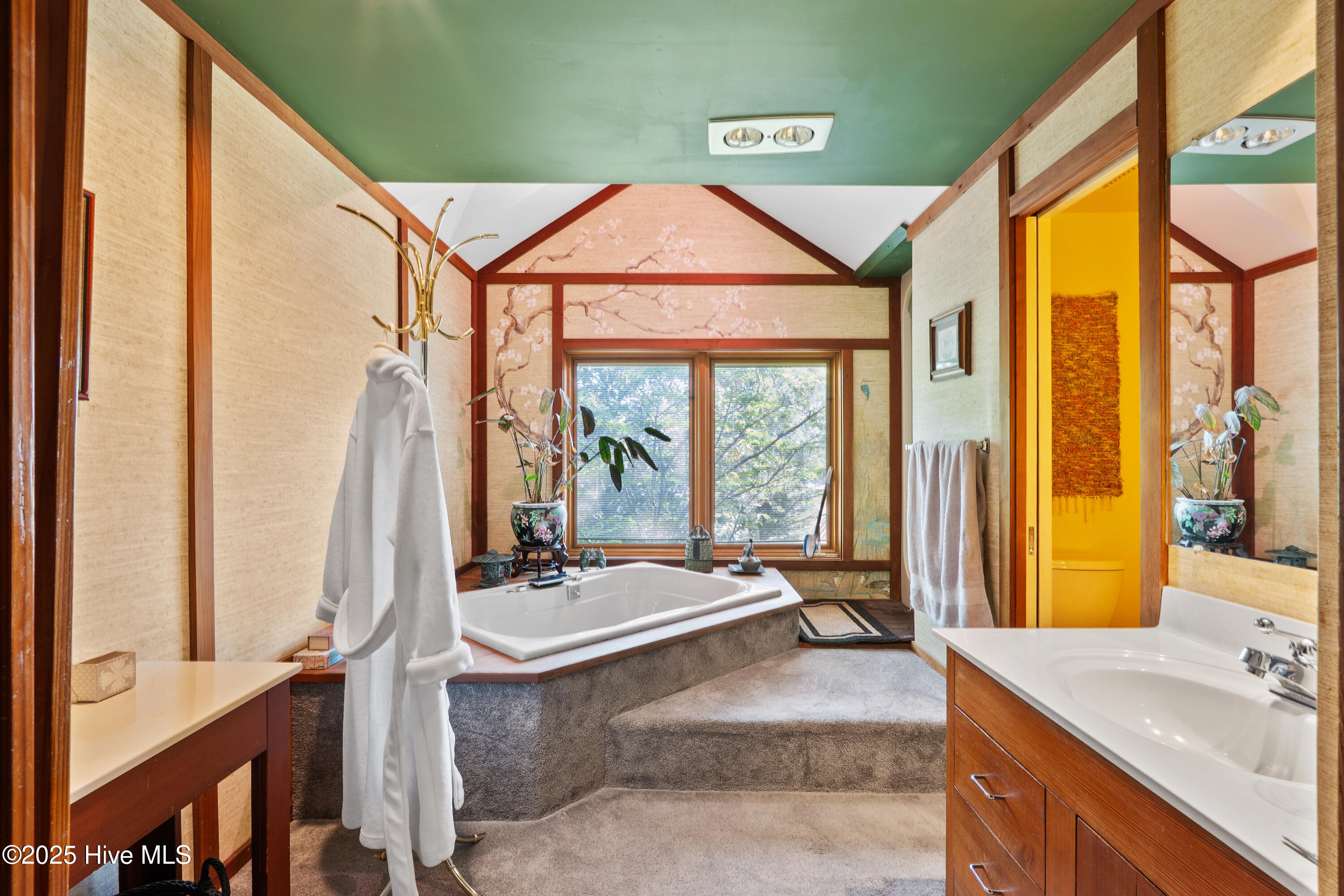 390 Diamondhead Drive S