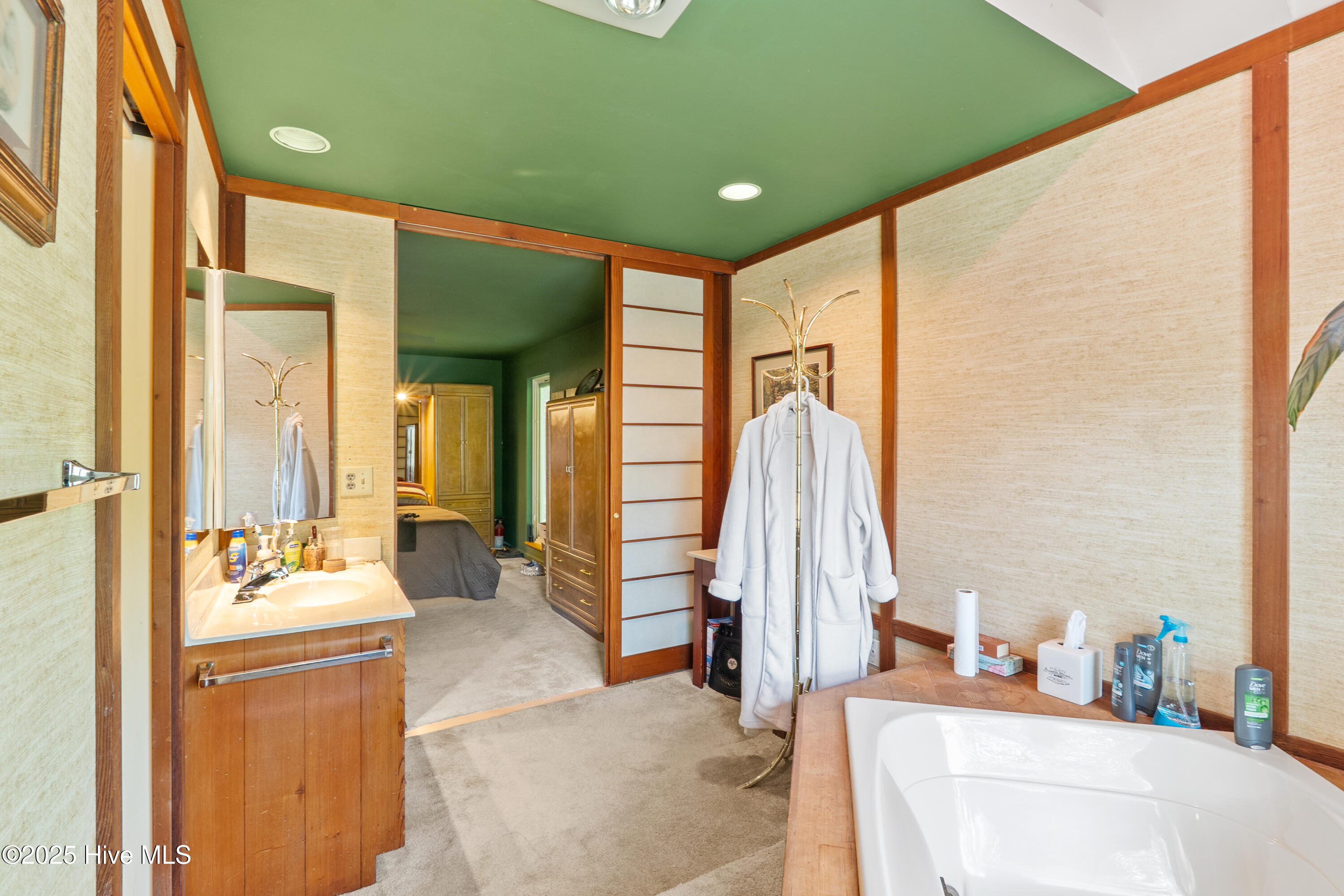 390 Diamondhead Drive S