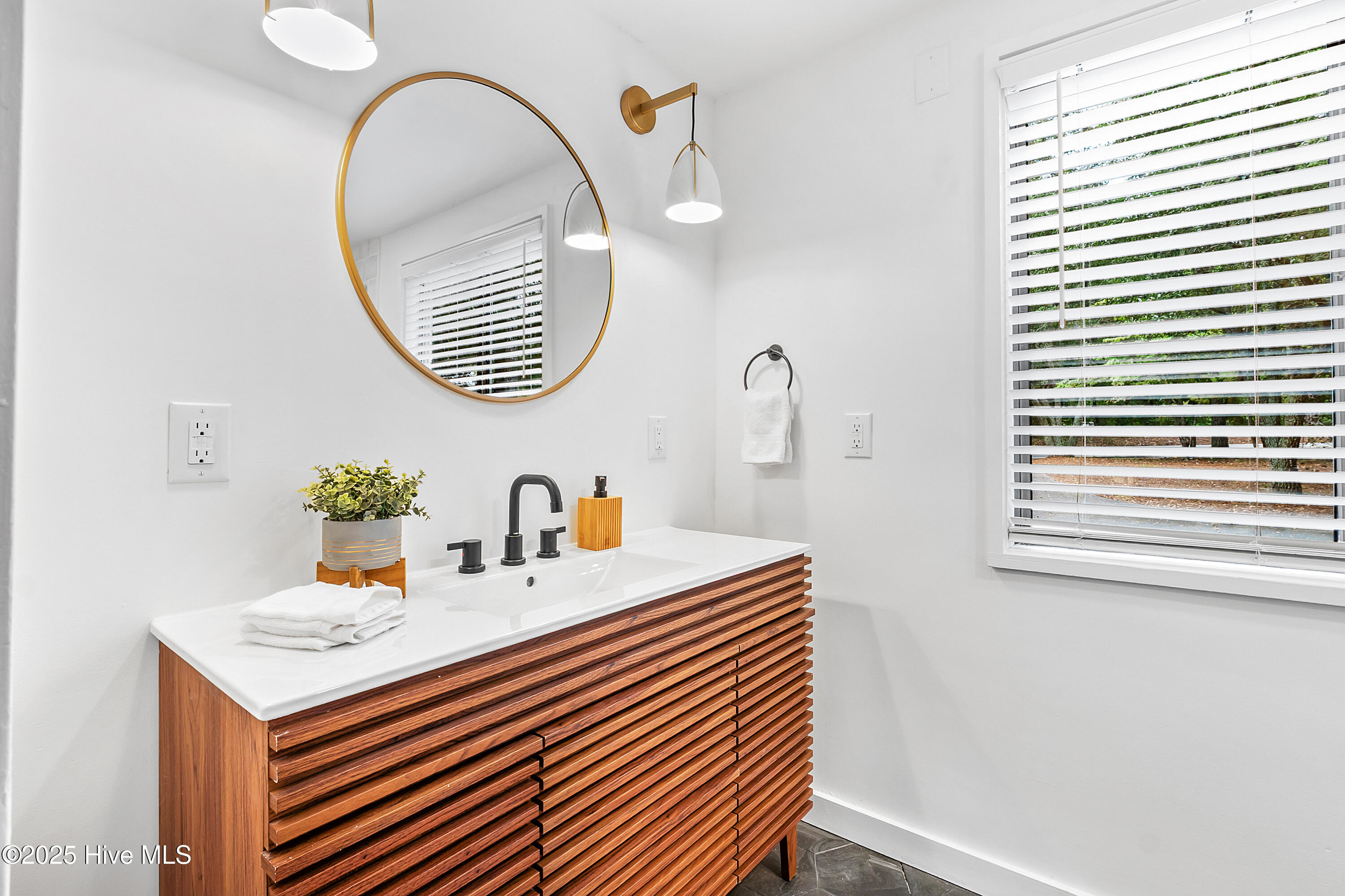 916 Rays Bridge Road