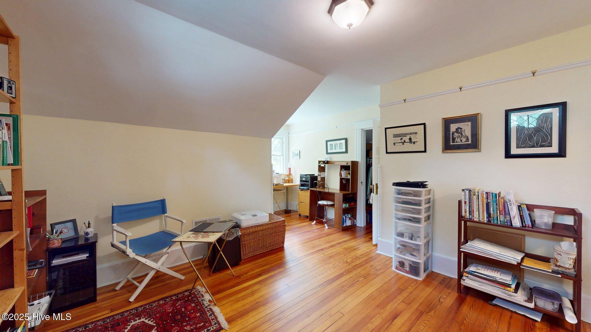 305 E New Hampshire Avenue