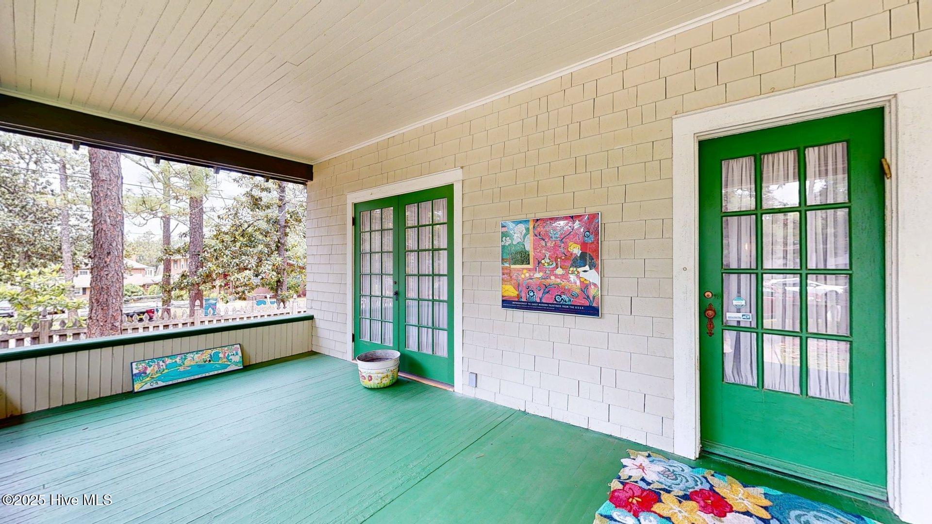 305 E New Hampshire Avenue