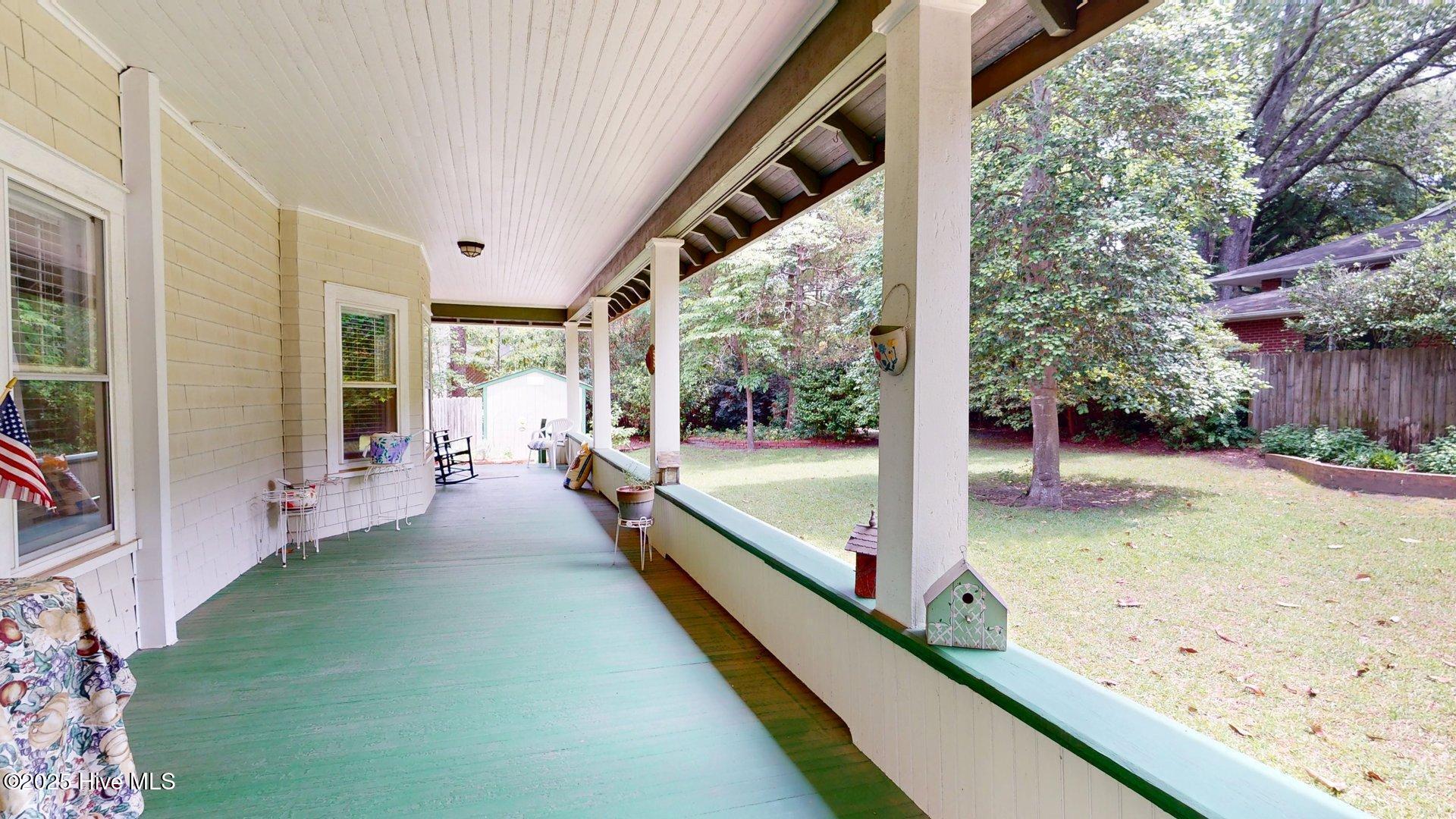 305 E New Hampshire Avenue