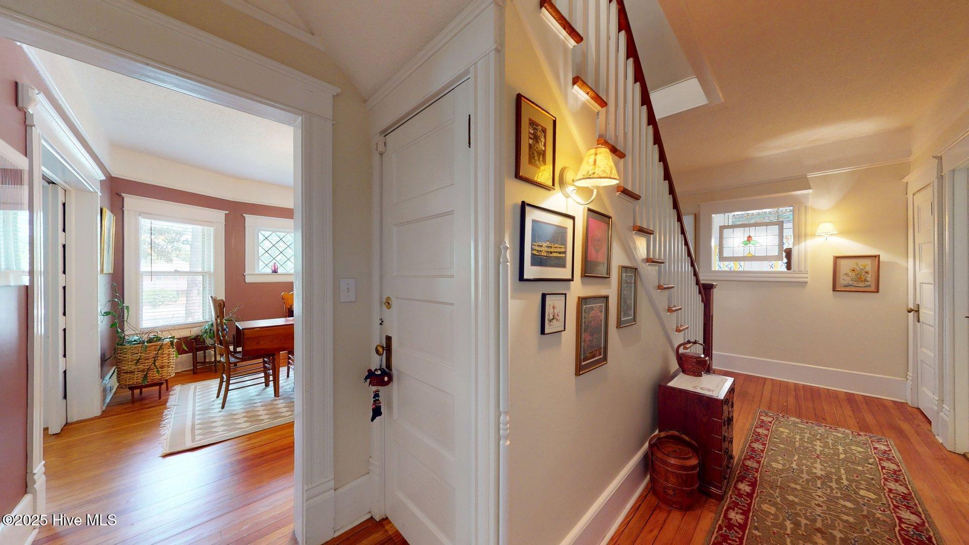 305 E New Hampshire Avenue