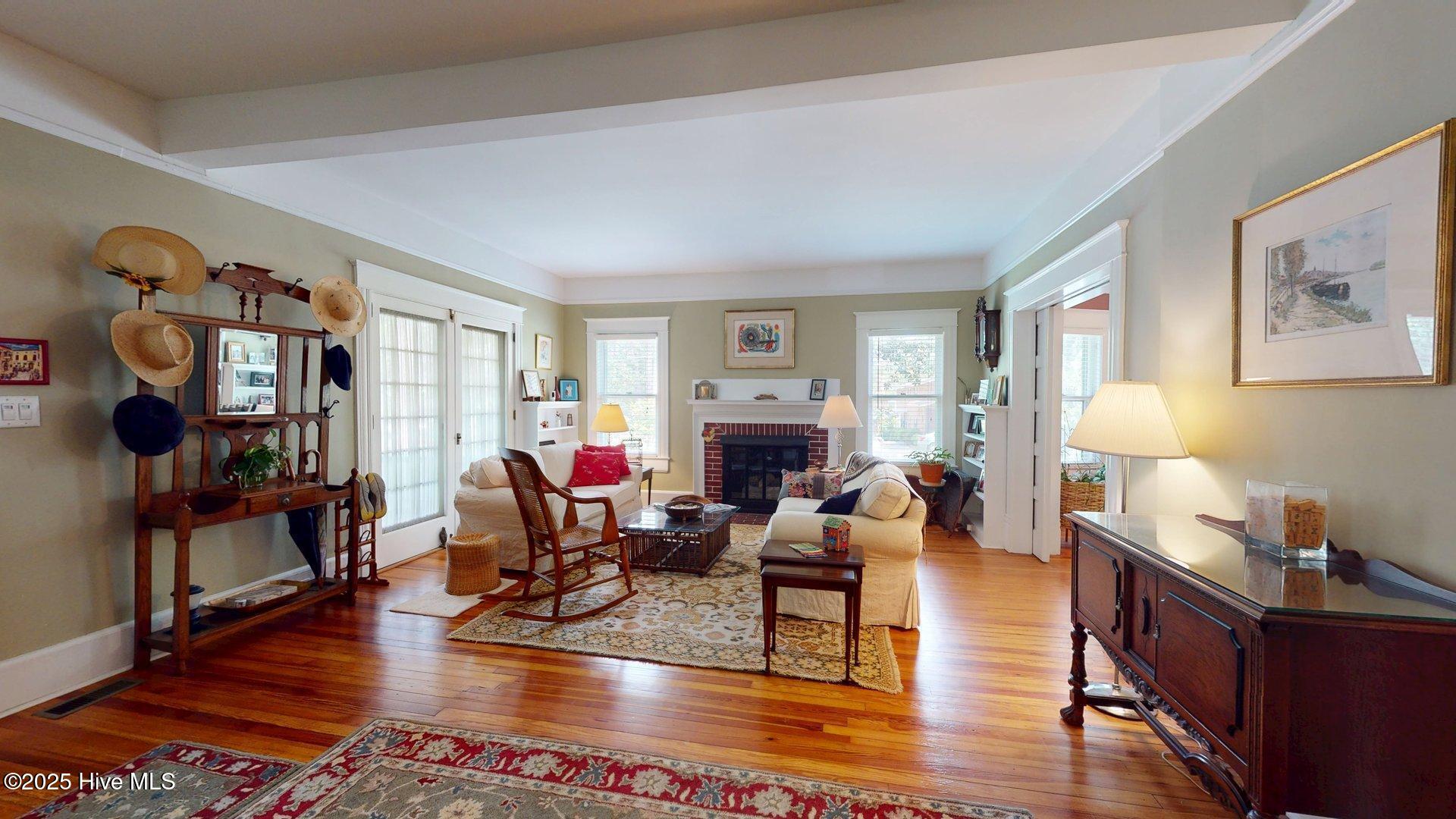 305 E New Hampshire Avenue