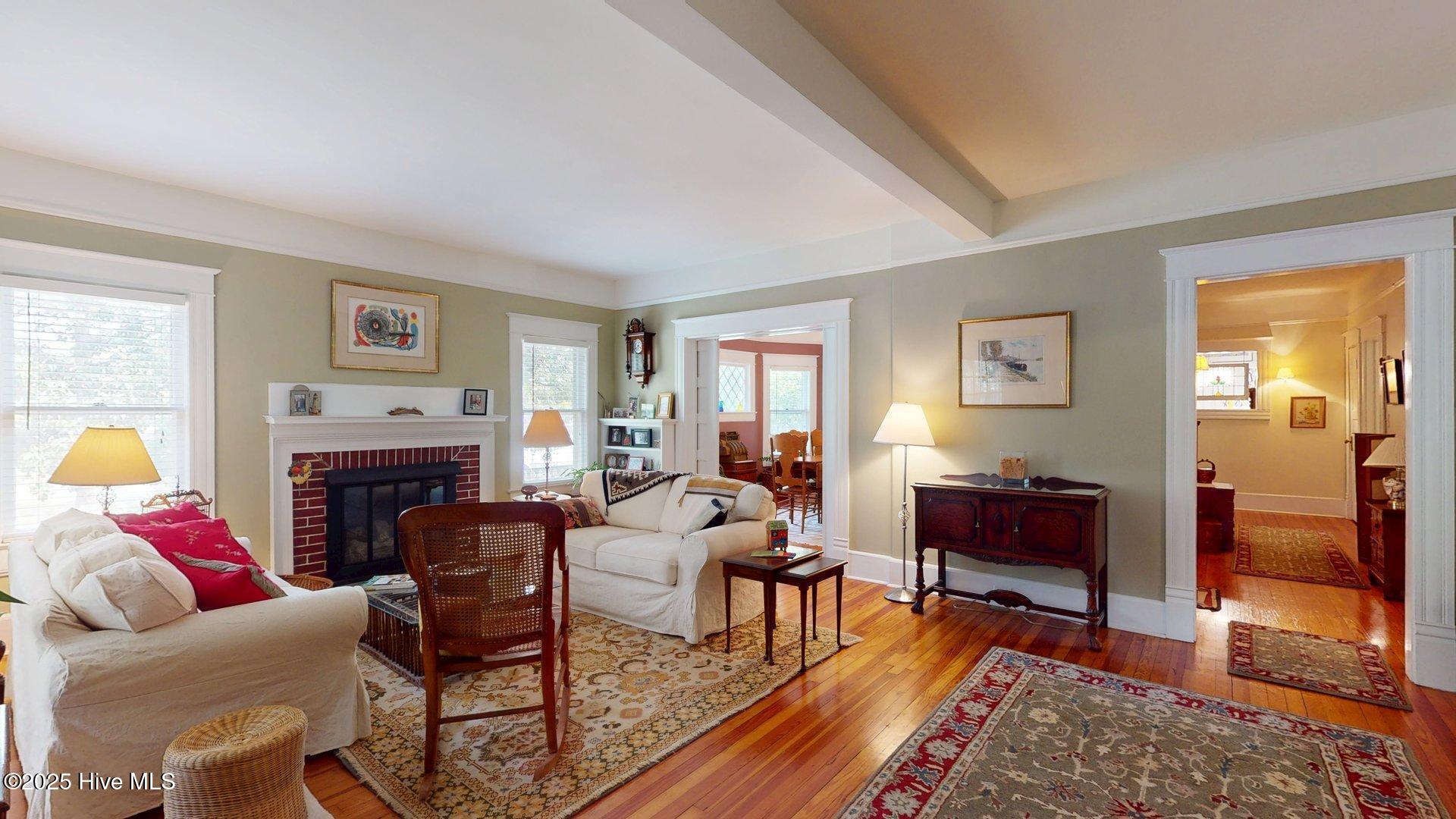 305 E New Hampshire Avenue