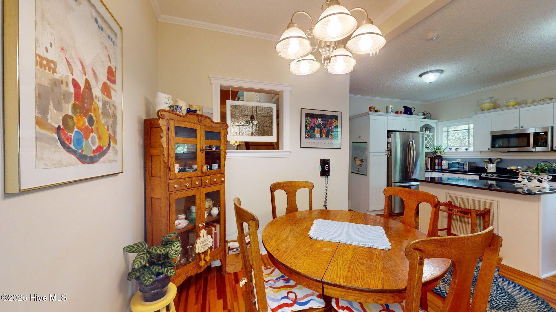 305 E New Hampshire Avenue