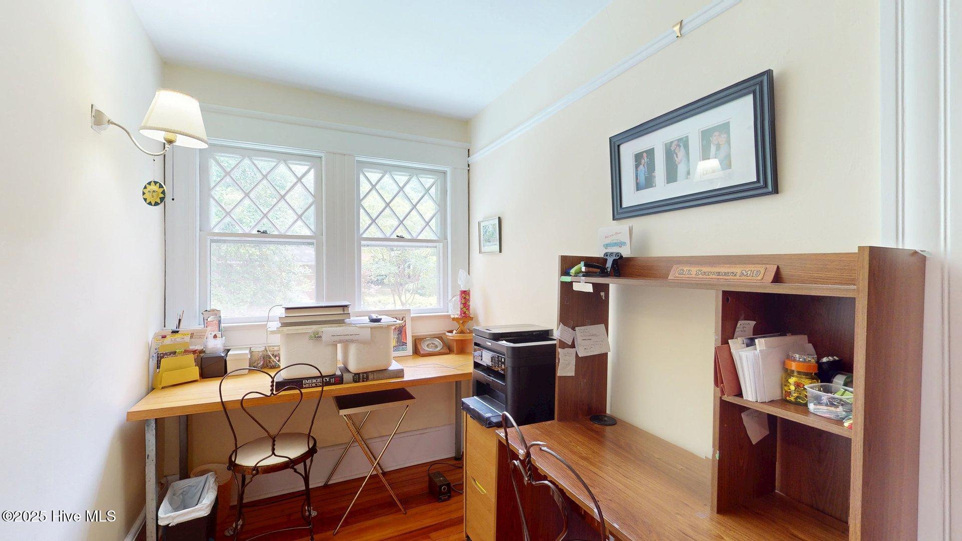 305 E New Hampshire Avenue