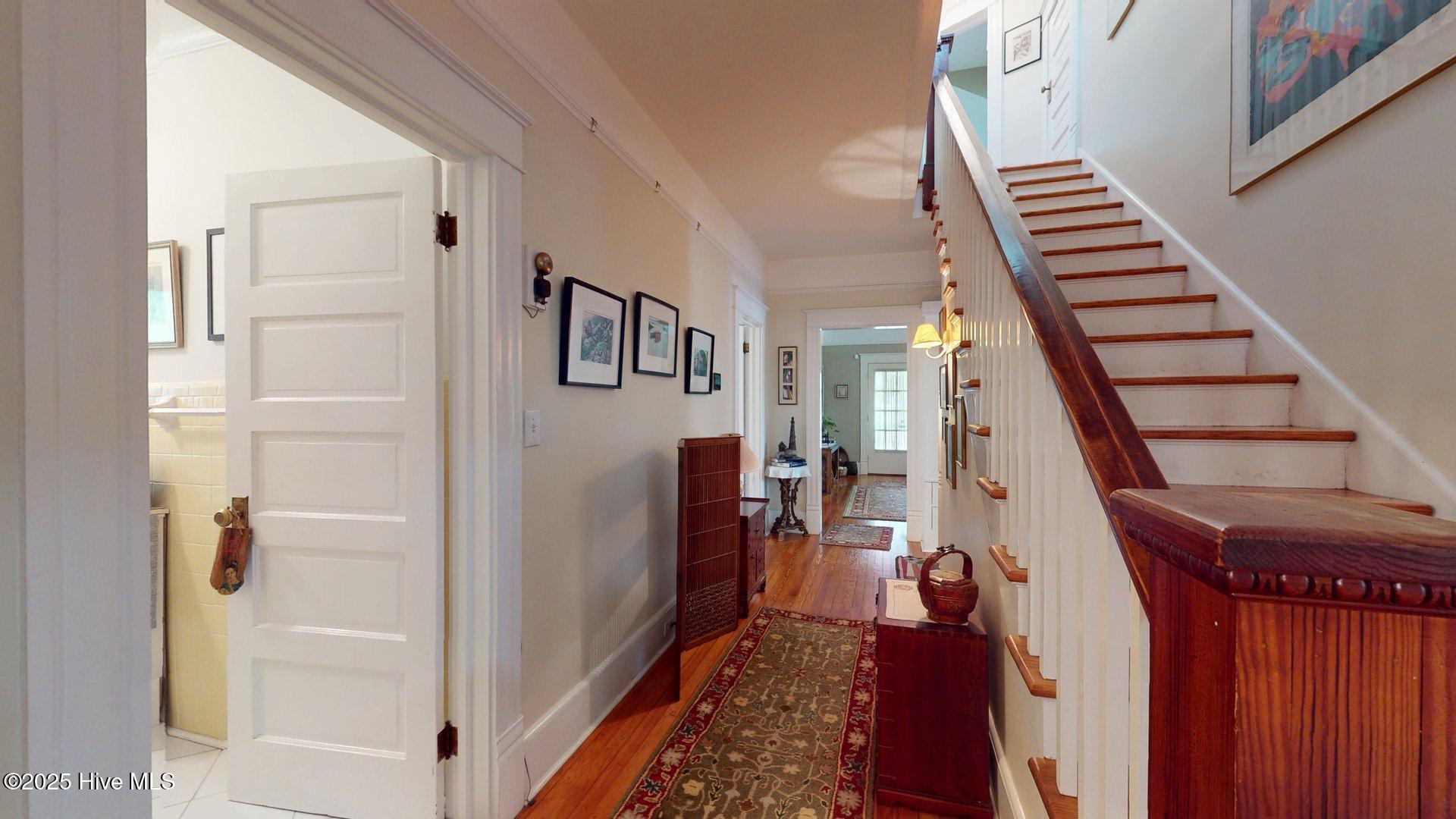 305 E New Hampshire Avenue