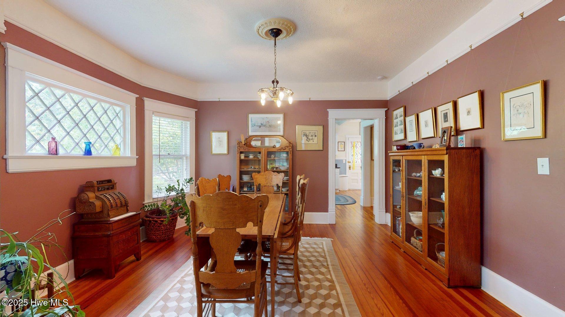 305 E New Hampshire Avenue