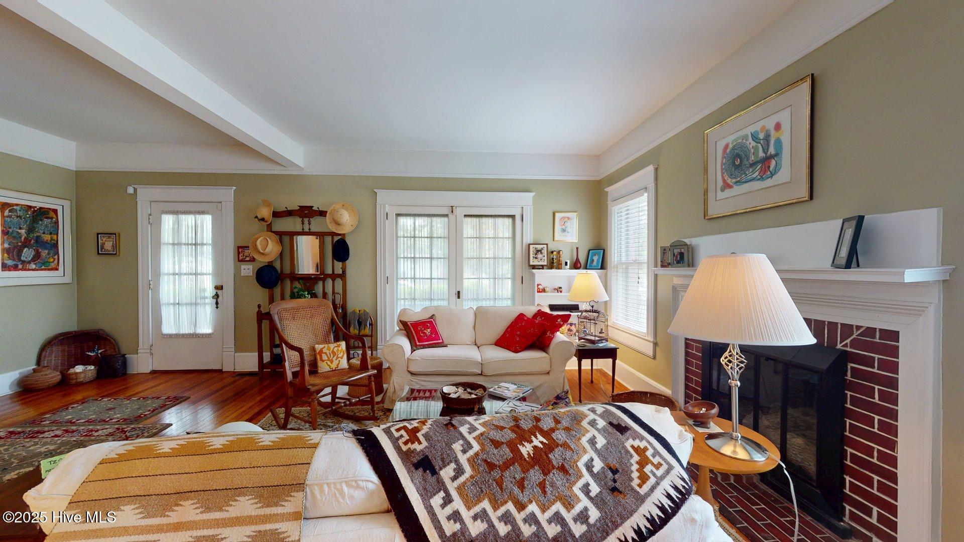 305 E New Hampshire Avenue