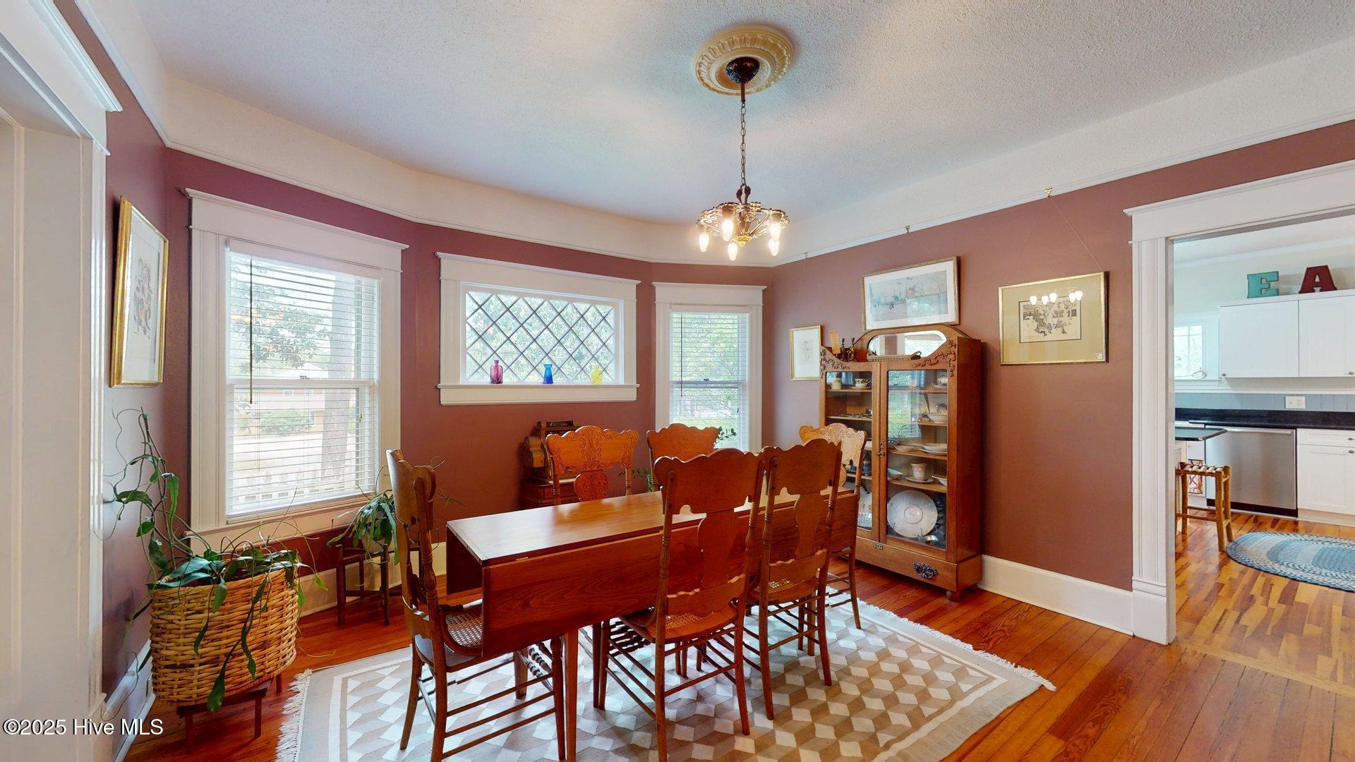 305 E New Hampshire Avenue