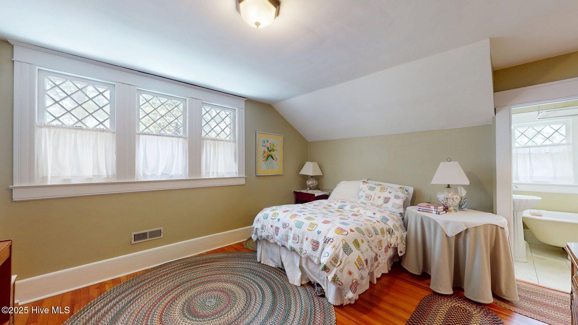 305 E New Hampshire Avenue