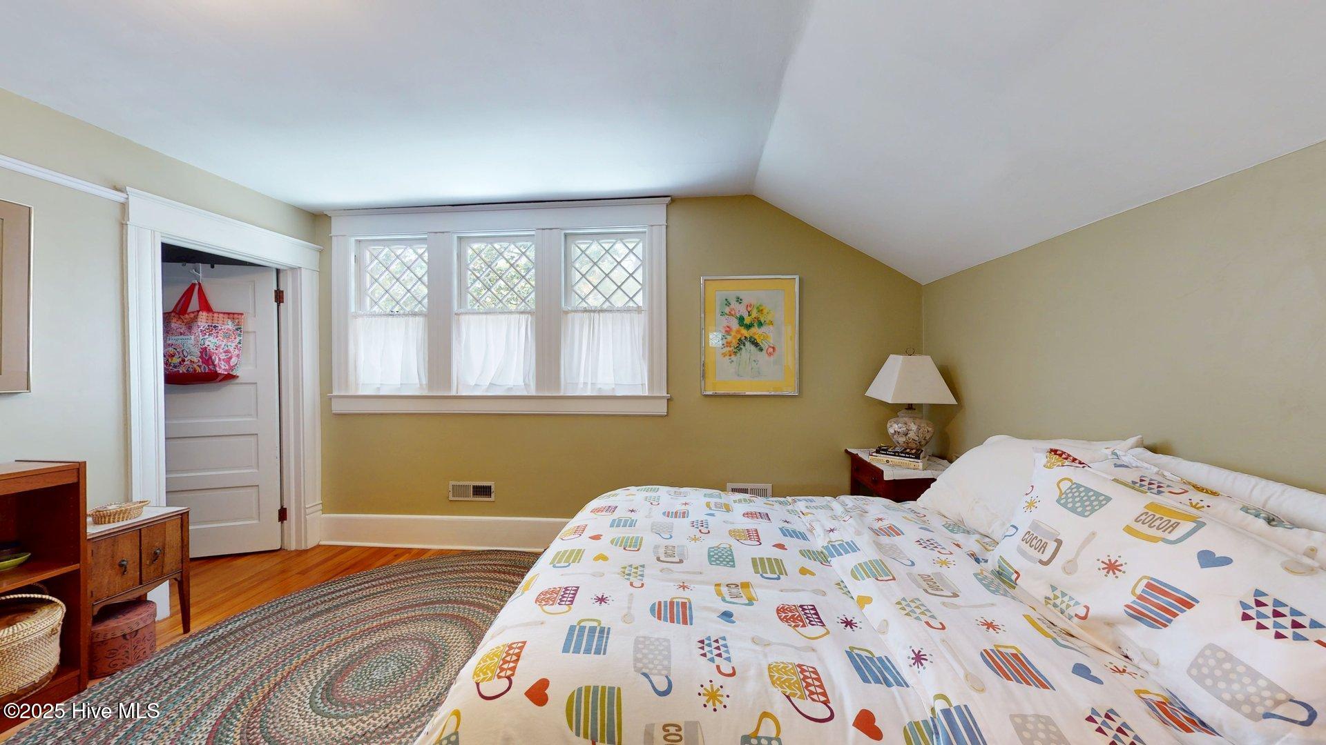 305 E New Hampshire Avenue