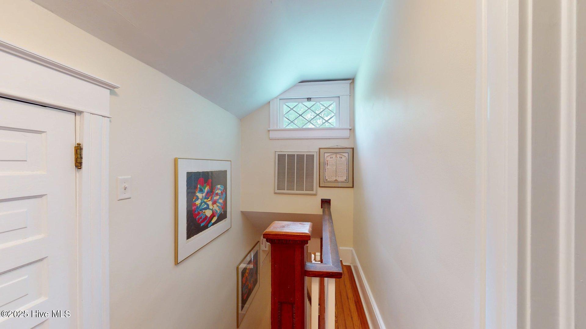 305 E New Hampshire Avenue