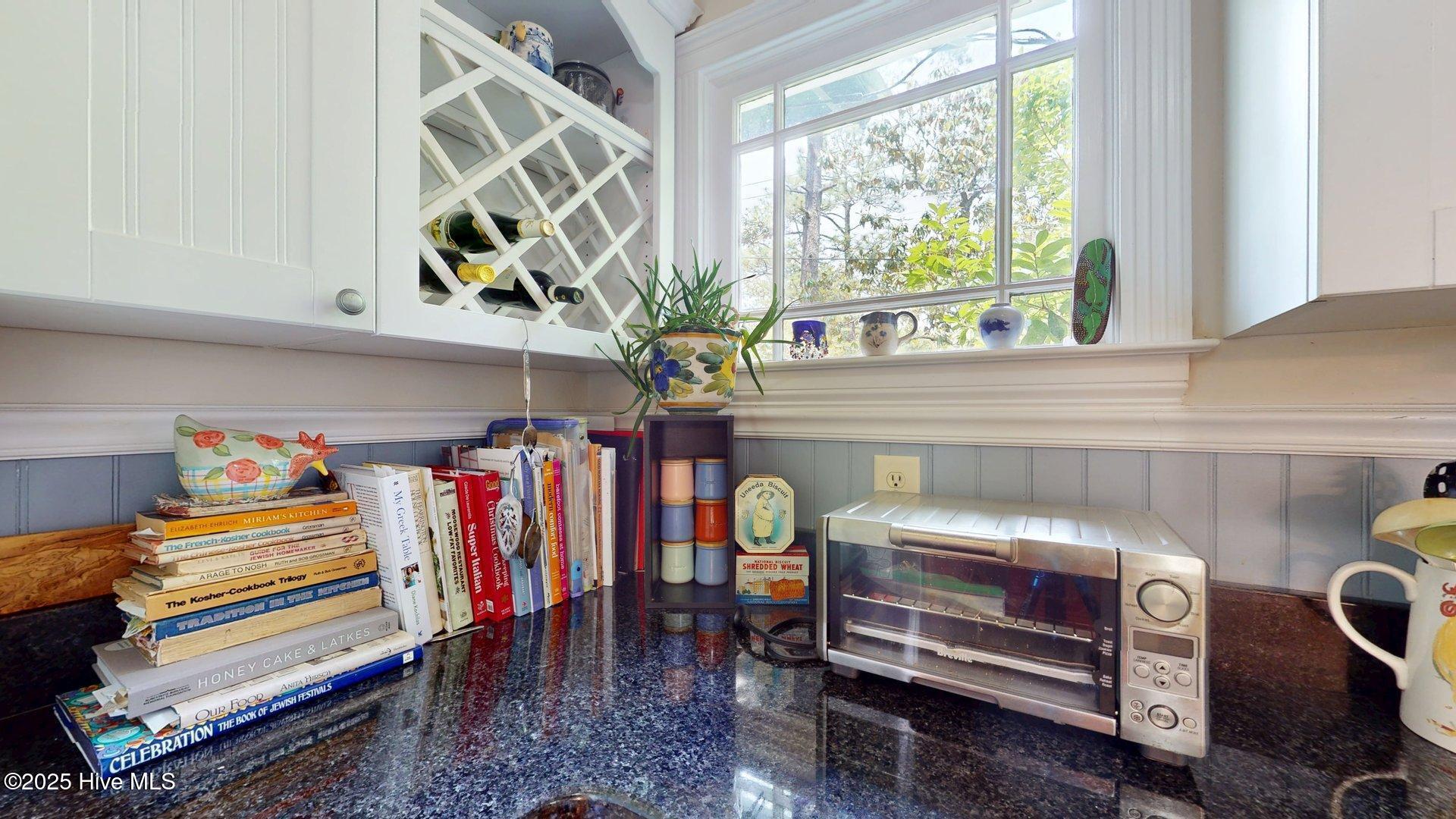 305 E New Hampshire Avenue