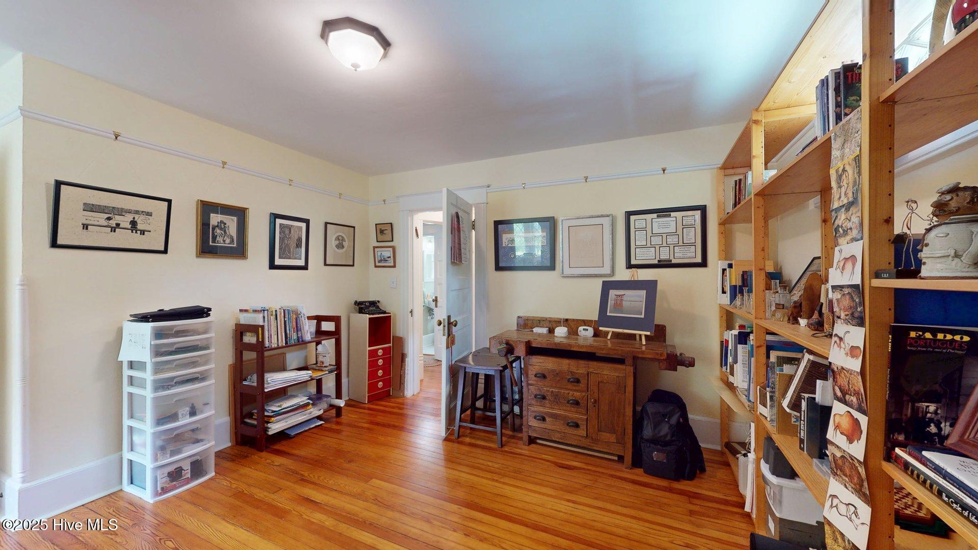 305 E New Hampshire Avenue