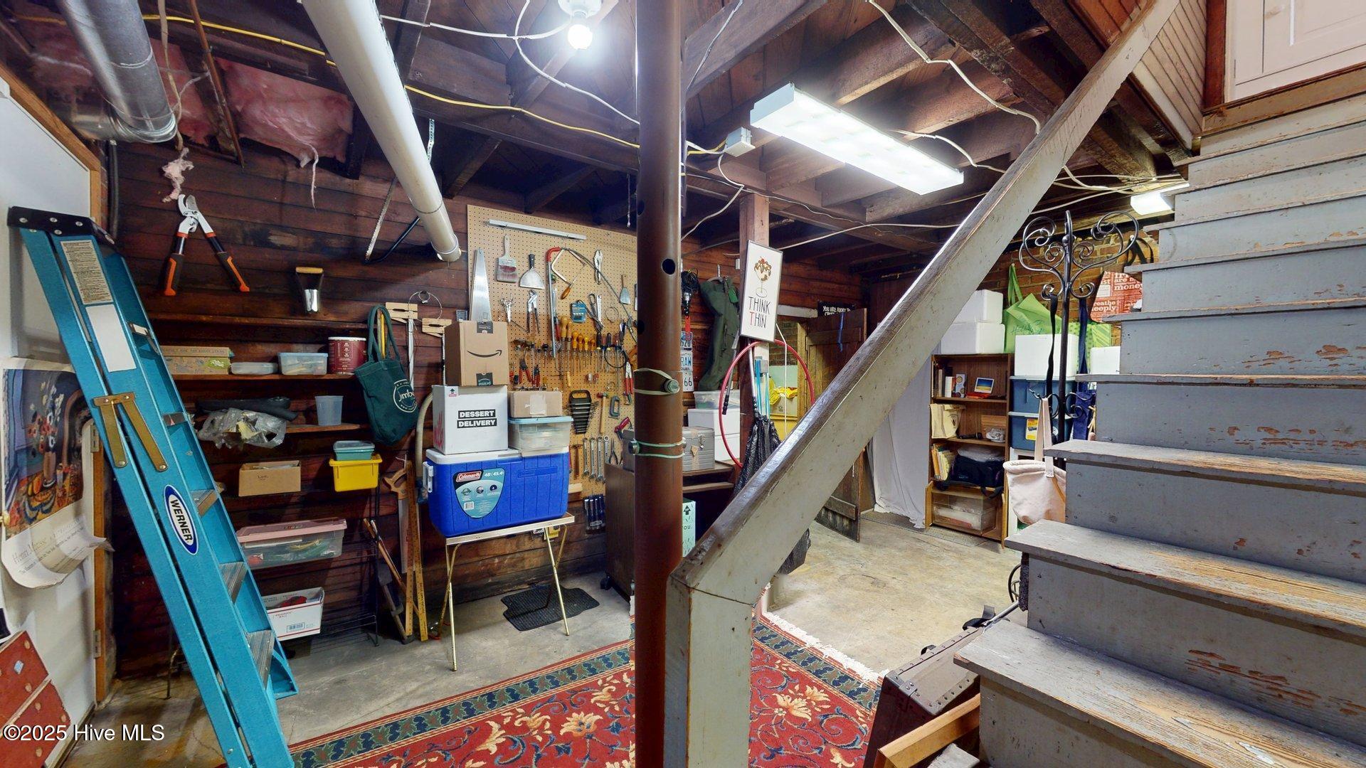 305 E New Hampshire Avenue