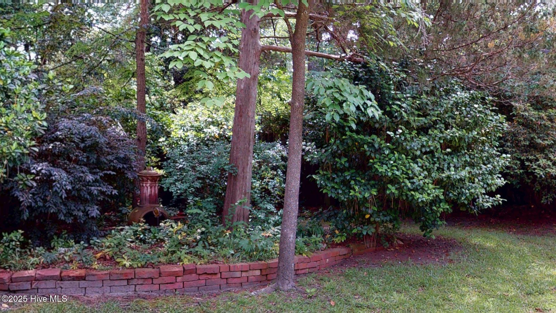 305 E New Hampshire Avenue