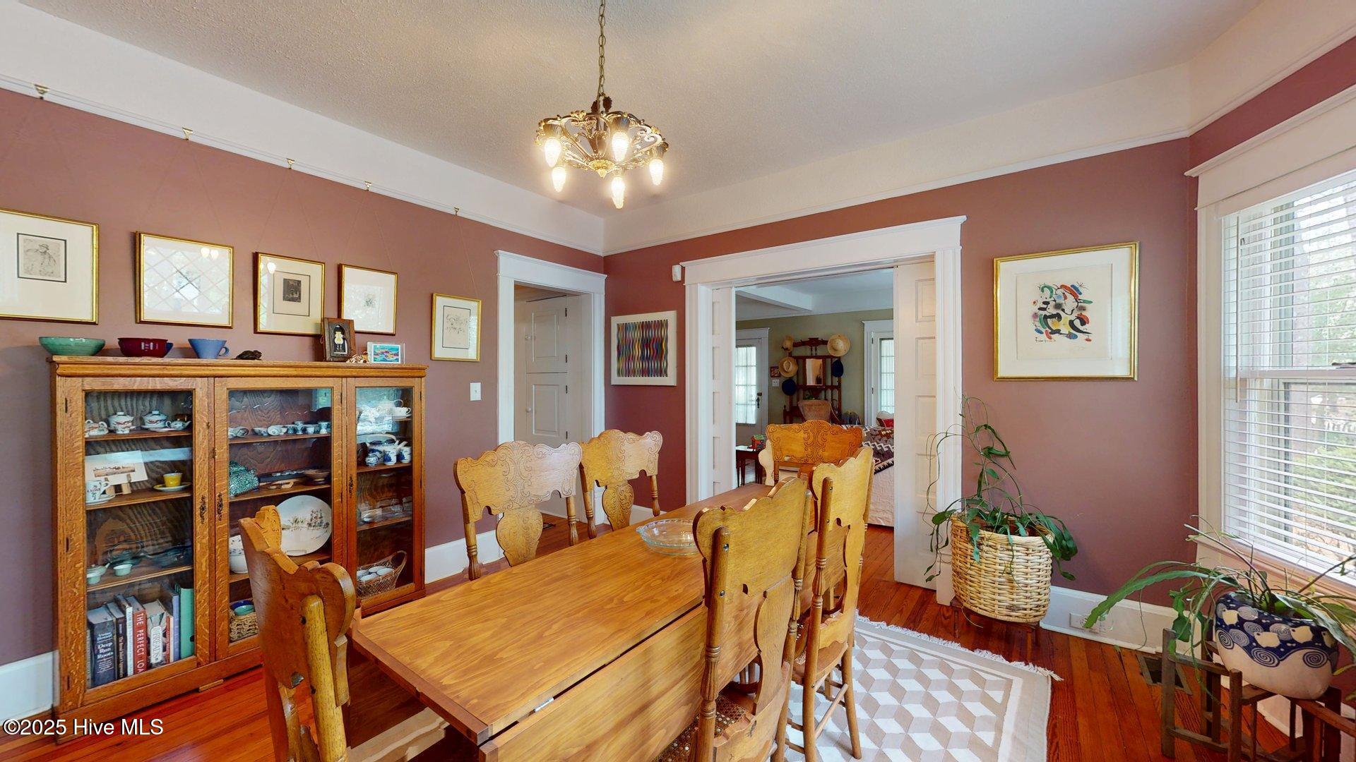 305 E New Hampshire Avenue