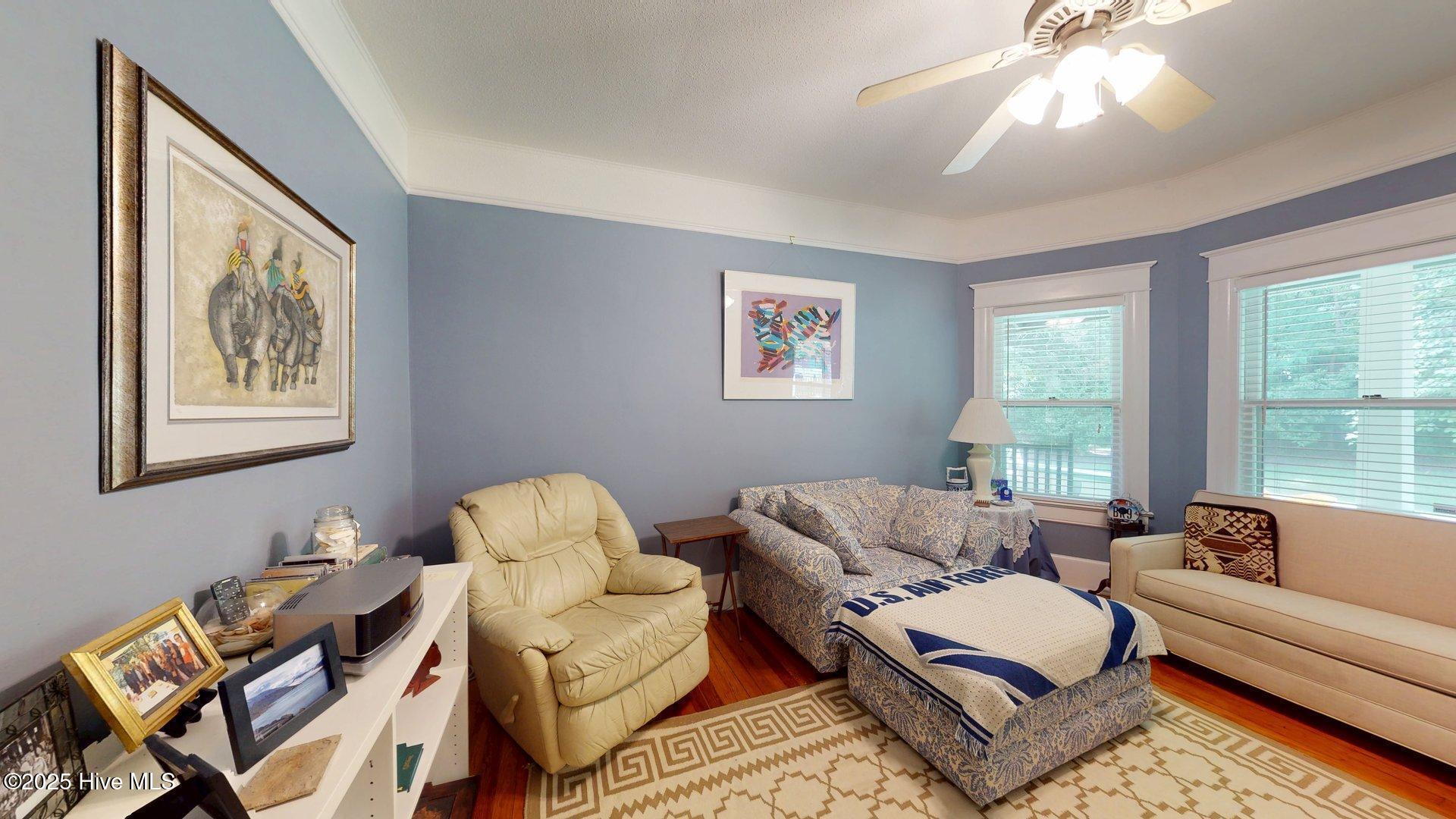 305 E New Hampshire Avenue